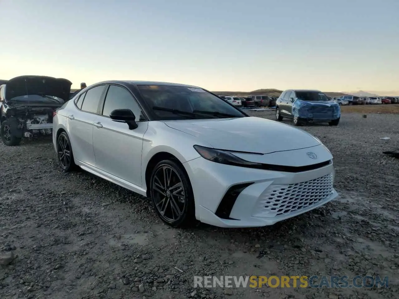 4 fotografías del automóvil dañado 4T1DBADK5SU001312 TOYOTA CAMRY 2025
