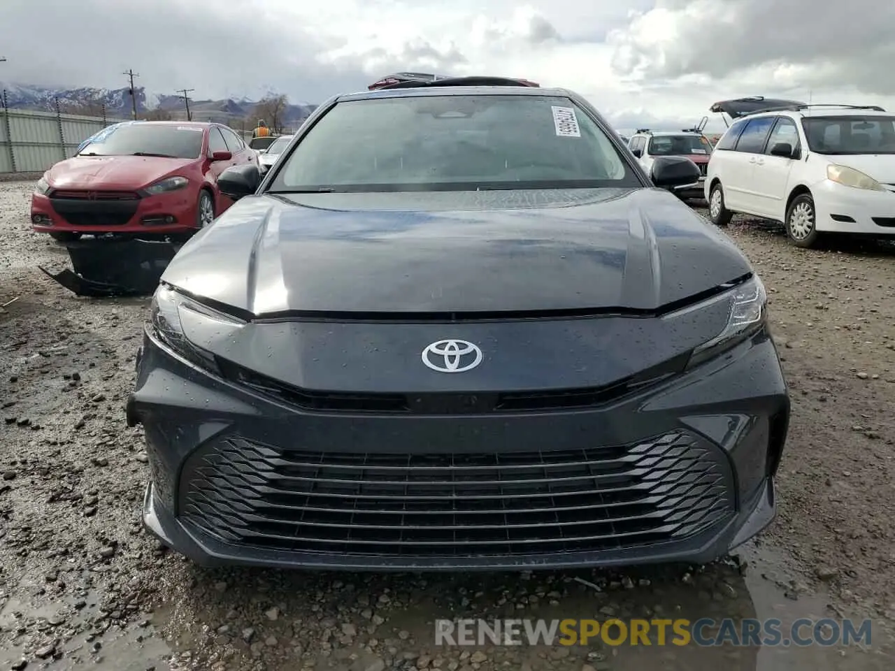 5 fotografías del automóvil dañado 4T1DBADK5SU019065 TOYOTA CAMRY 2025