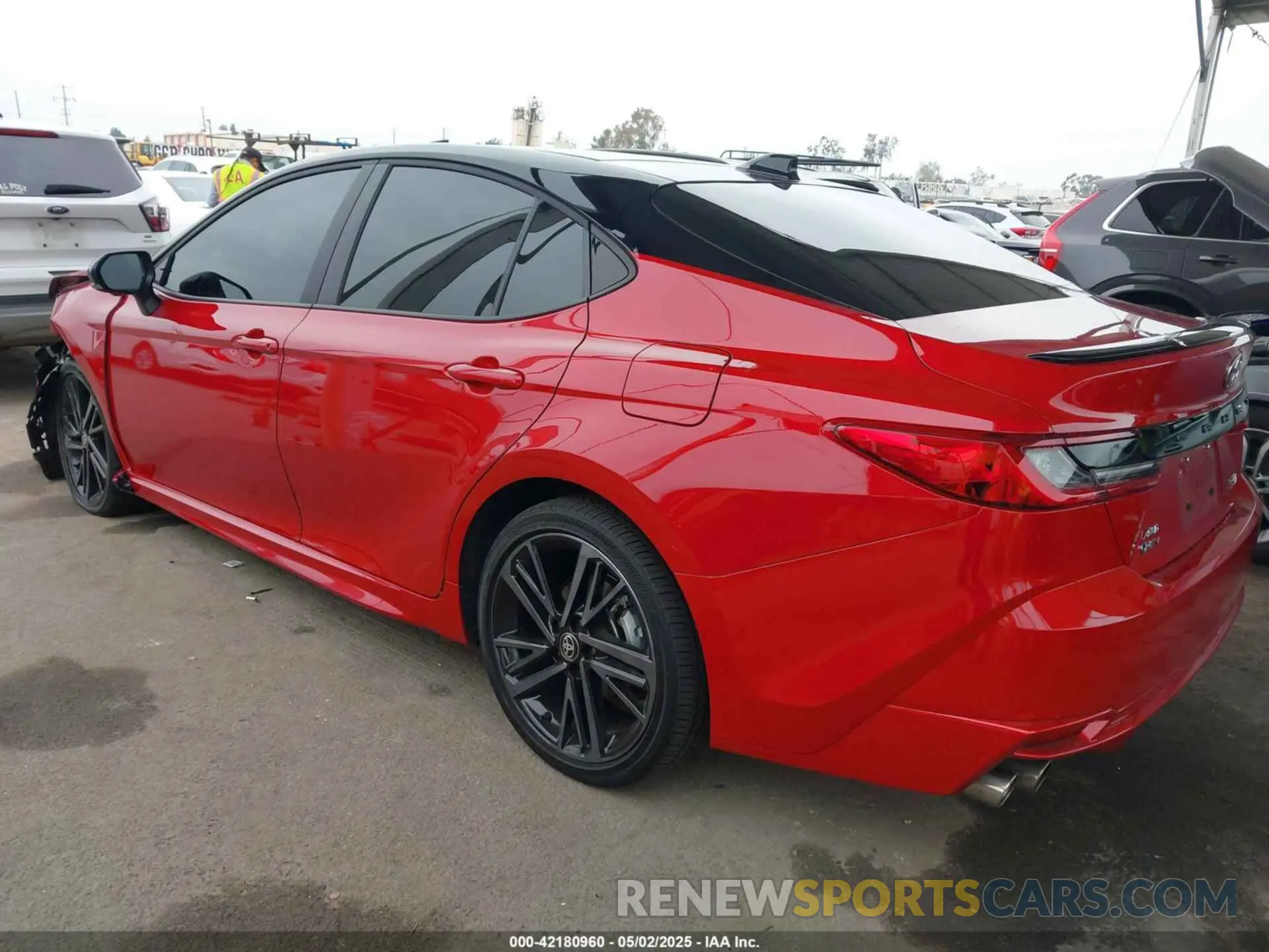 3 fotografías del automóvil dañado 4T1DBADK5SU022760 TOYOTA CAMRY 2025