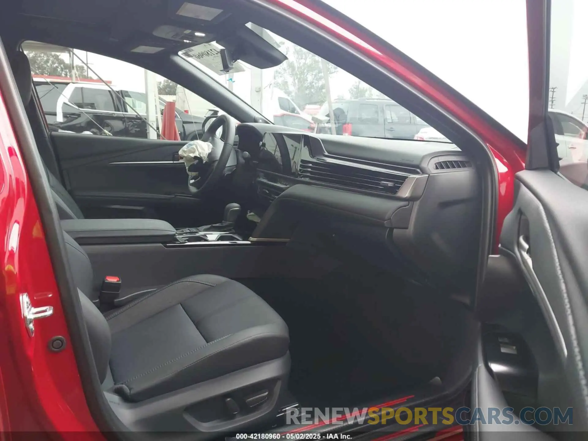 5 fotografías del automóvil dañado 4T1DBADK5SU022760 TOYOTA CAMRY 2025