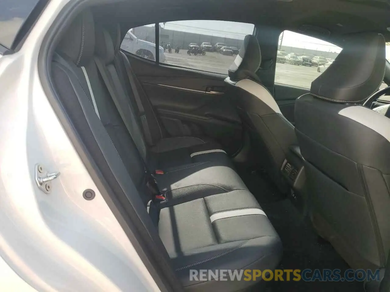 10 fotografías del automóvil dañado 4T1DBADK5SU501020 TOYOTA CAMRY 2025