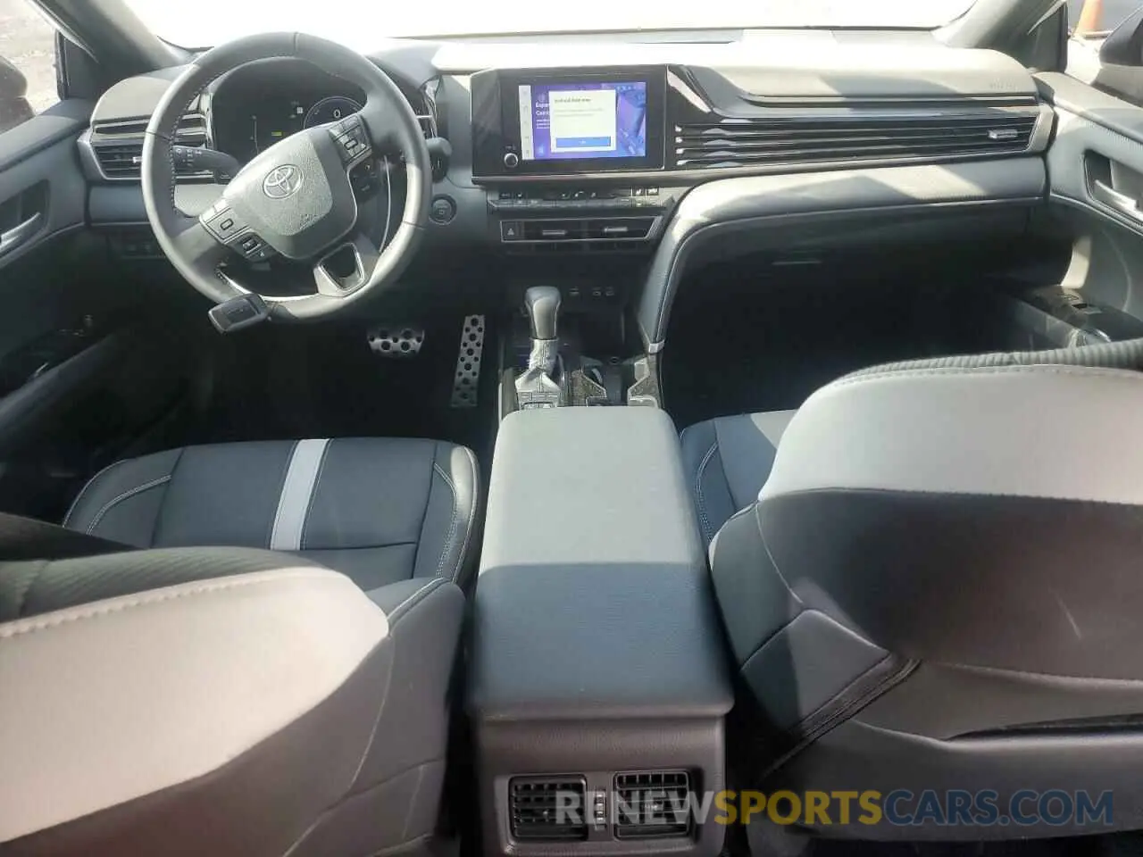 8 fotografías del automóvil dañado 4T1DBADK5SU501020 TOYOTA CAMRY 2025