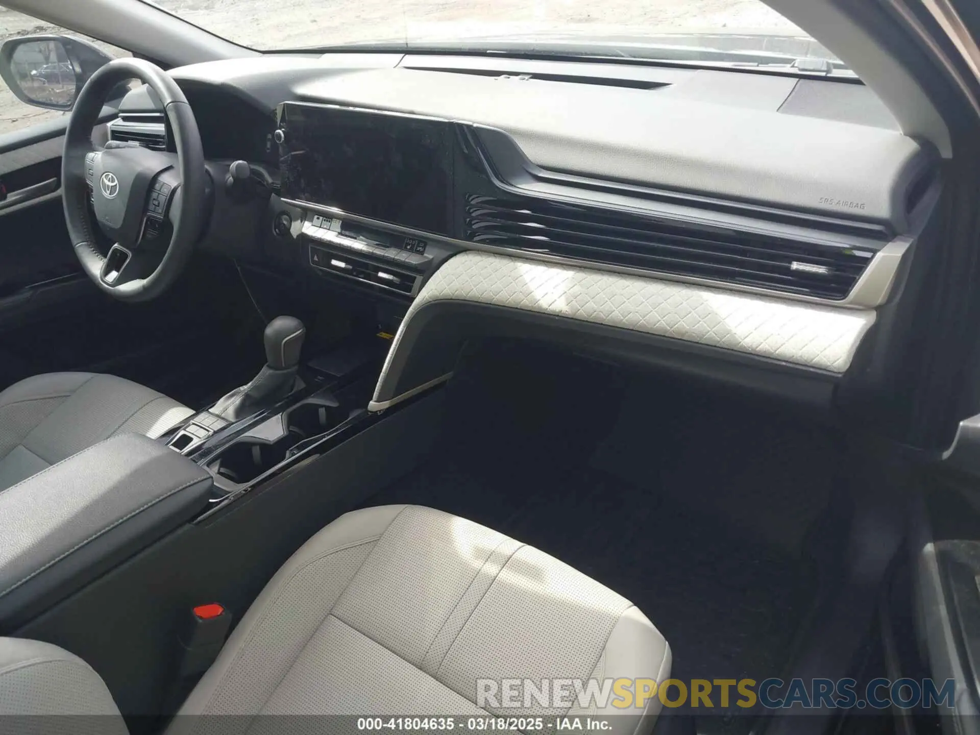 5 fotografías del automóvil dañado 4T1DBADK5SU502197 TOYOTA CAMRY 2025