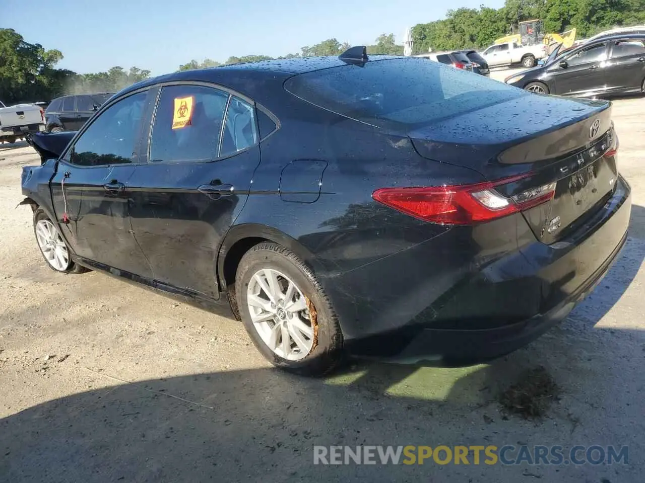2 fotografías del automóvil dañado 4T1DBADK5SU502605 TOYOTA CAMRY 2025