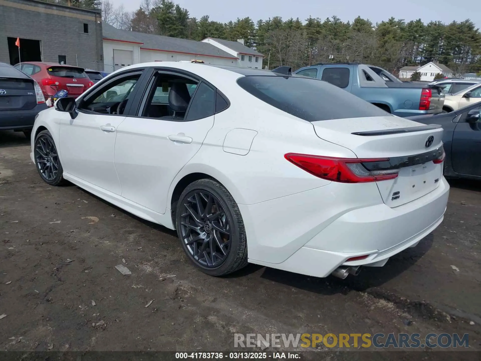 3 fotografías del automóvil dañado 4T1DBADK5SU507223 TOYOTA CAMRY 2025