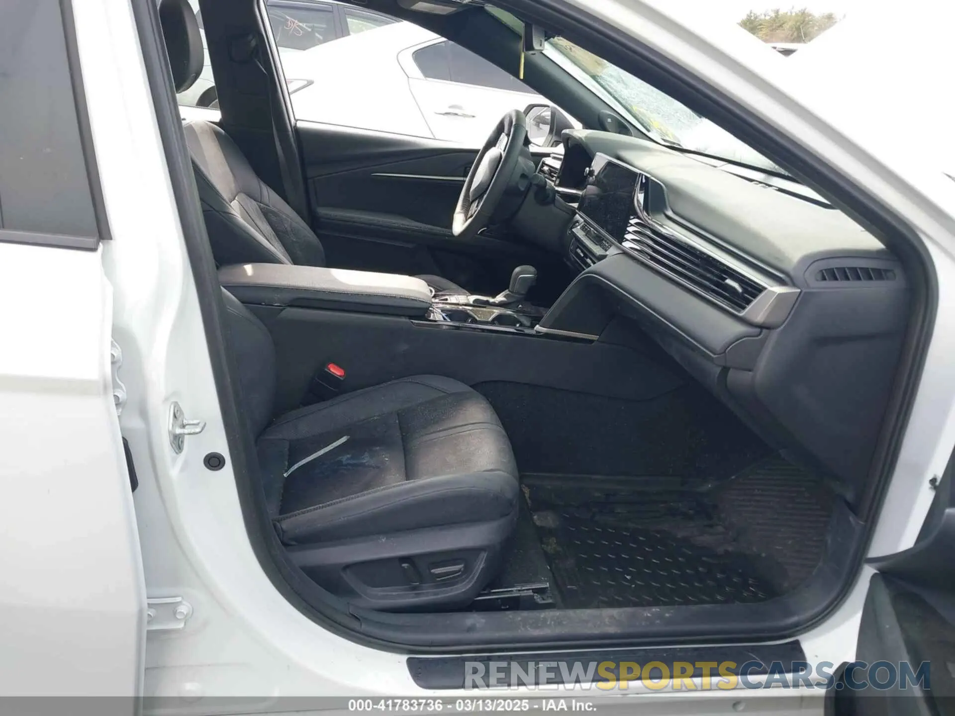 5 fotografías del automóvil dañado 4T1DBADK5SU507223 TOYOTA CAMRY 2025