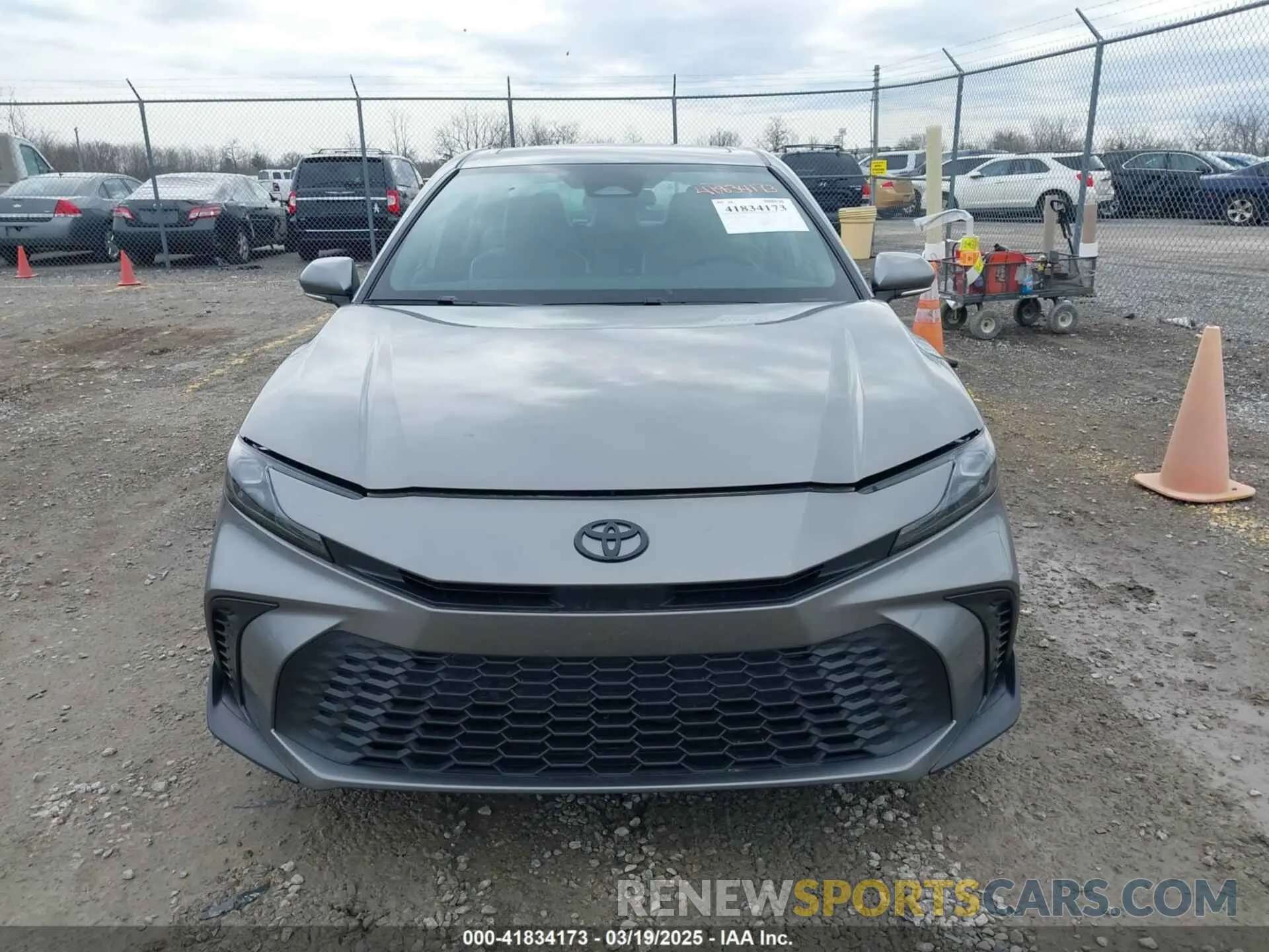 12 fotografías del automóvil dañado 4T1DBADK5SU510042 TOYOTA CAMRY 2025