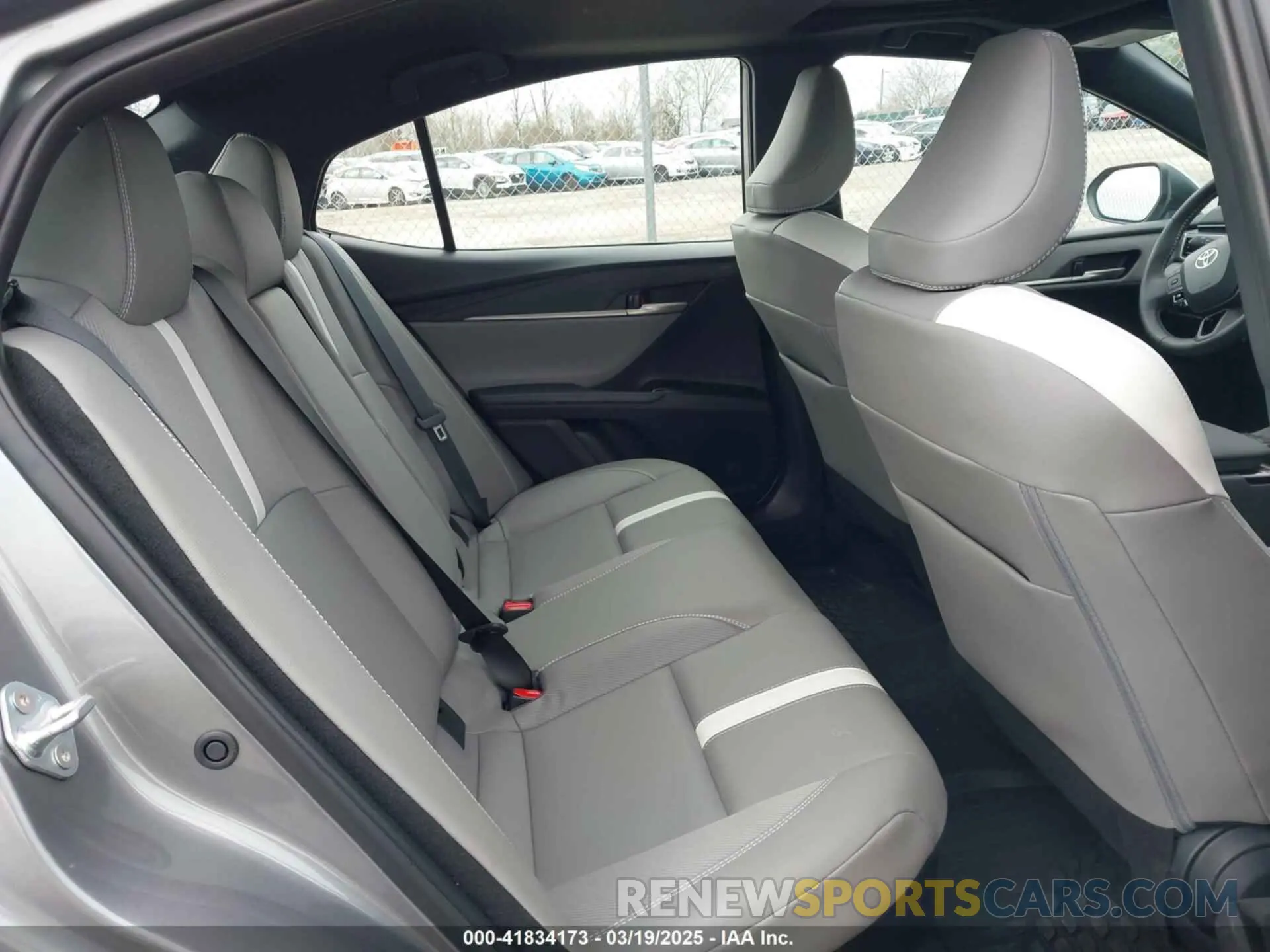 8 fotografías del automóvil dañado 4T1DBADK5SU510042 TOYOTA CAMRY 2025