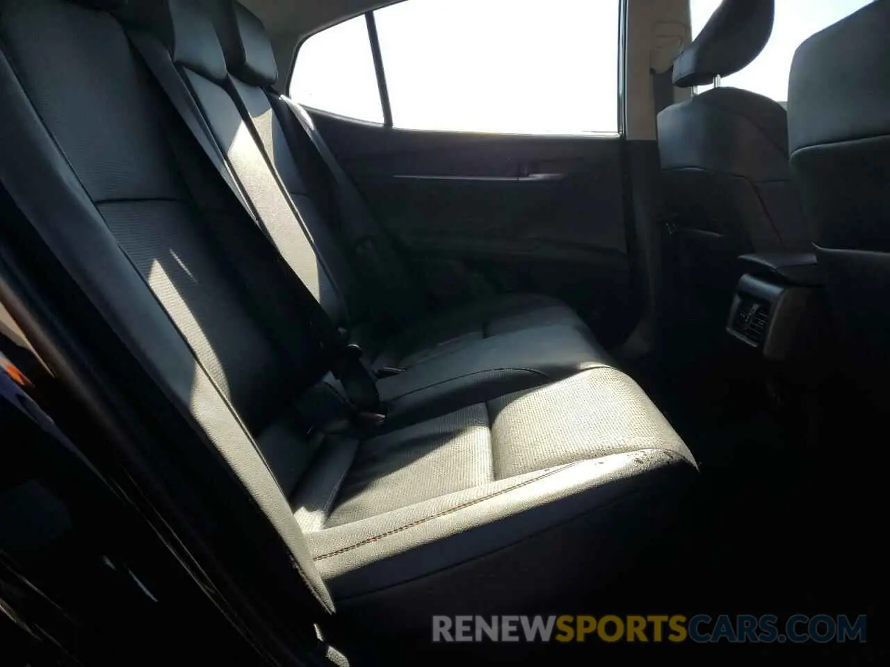 10 fotografías del automóvil dañado 4T1DBADK5SU513992 TOYOTA CAMRY 2025