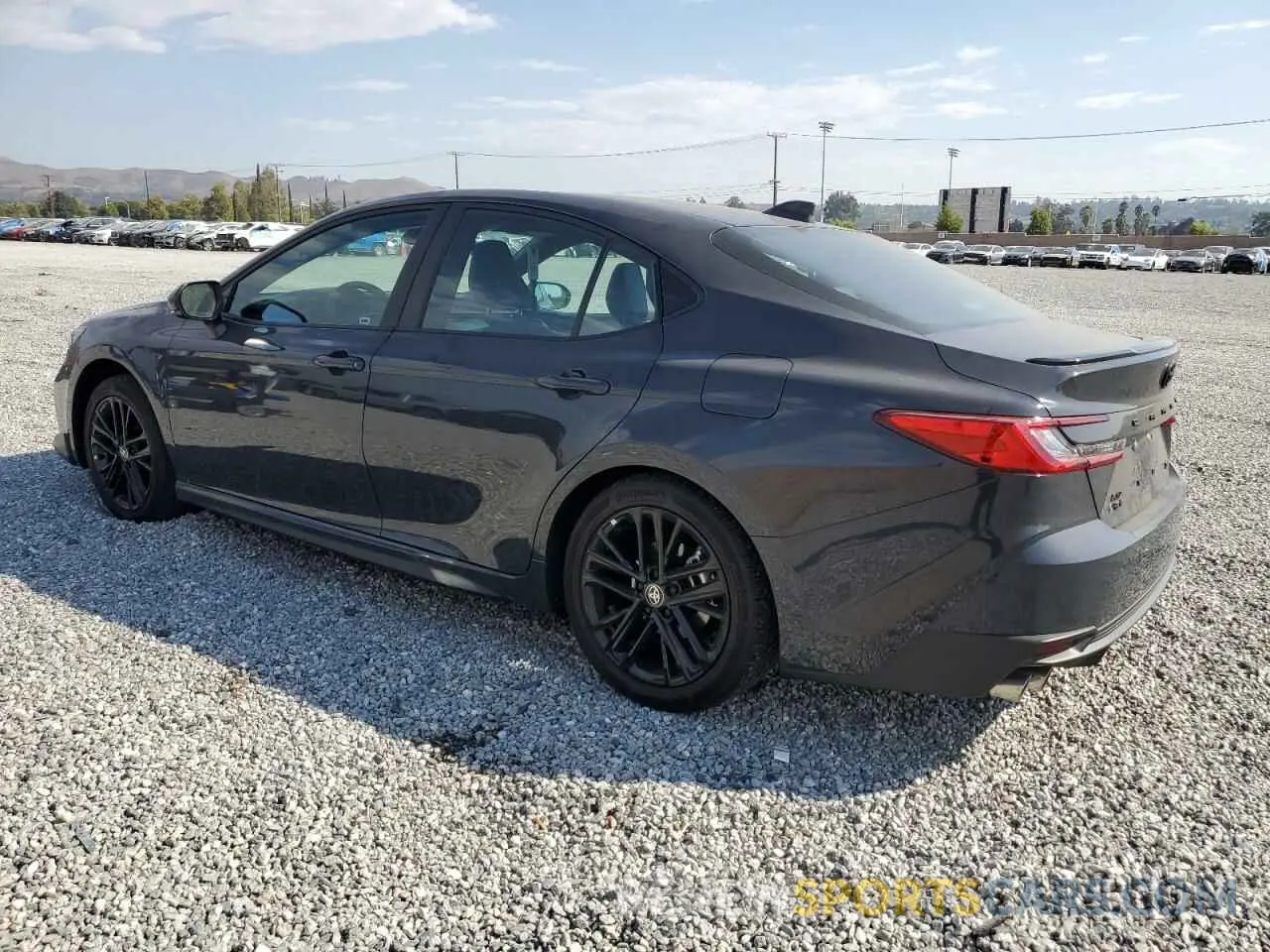 2 fotografías del automóvil dañado 4T1DBADK6SU001187 TOYOTA CAMRY 2025