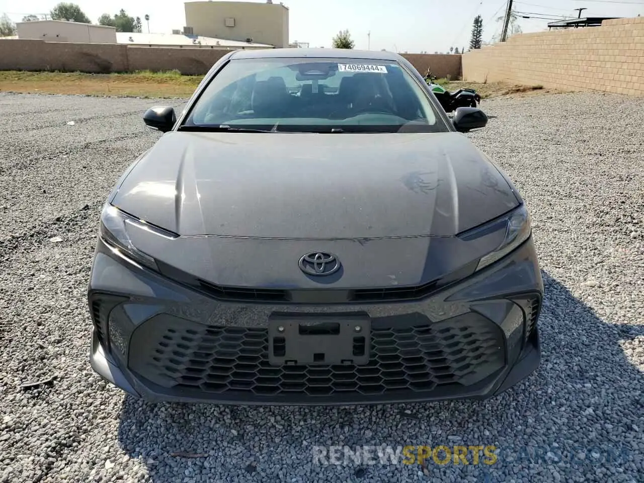 5 fotografías del automóvil dañado 4T1DBADK6SU001187 TOYOTA CAMRY 2025