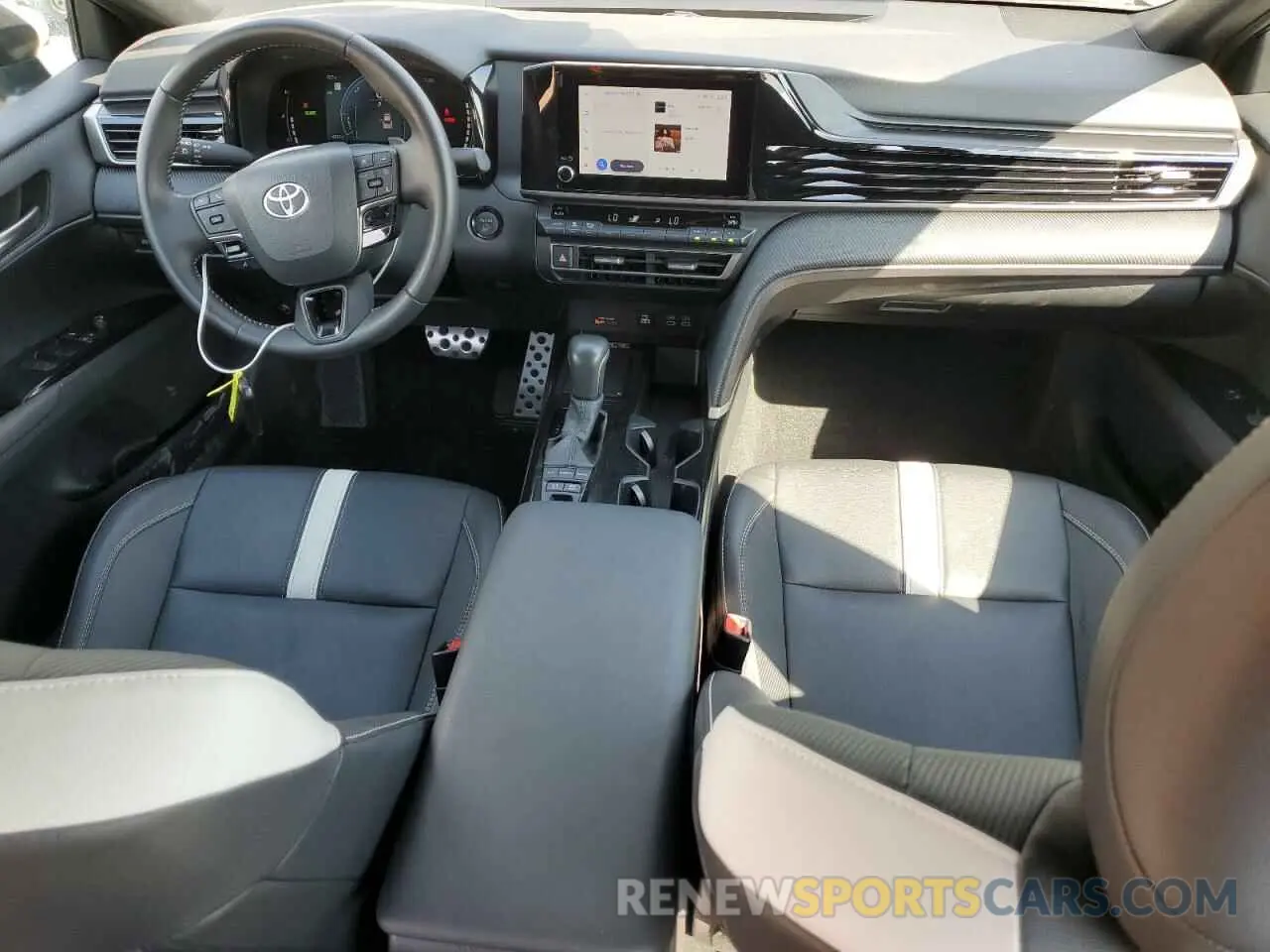 8 fotografías del automóvil dañado 4T1DBADK6SU001187 TOYOTA CAMRY 2025