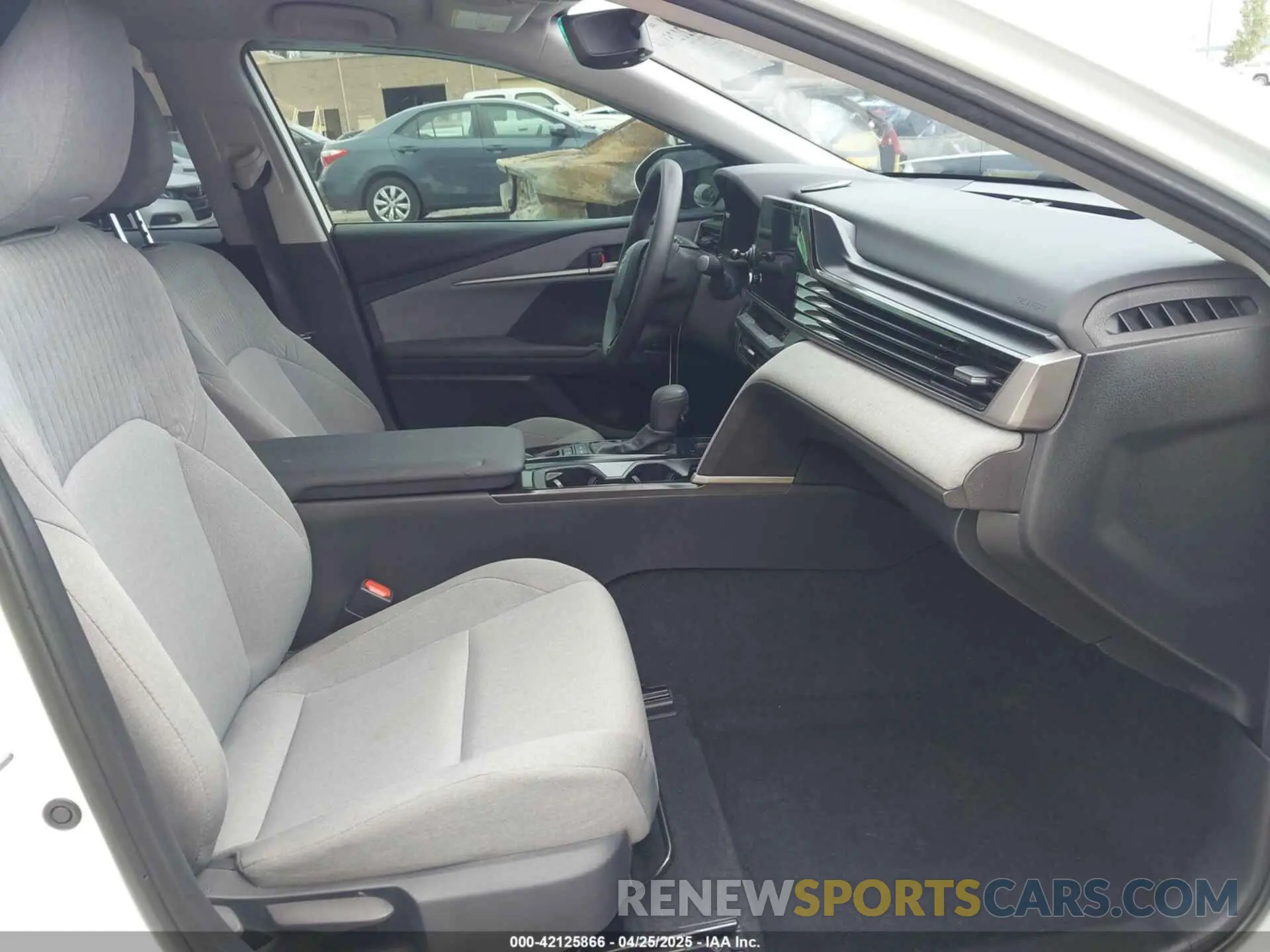 5 fotografías del automóvil dañado 4T1DBADK6SU002775 TOYOTA CAMRY 2025