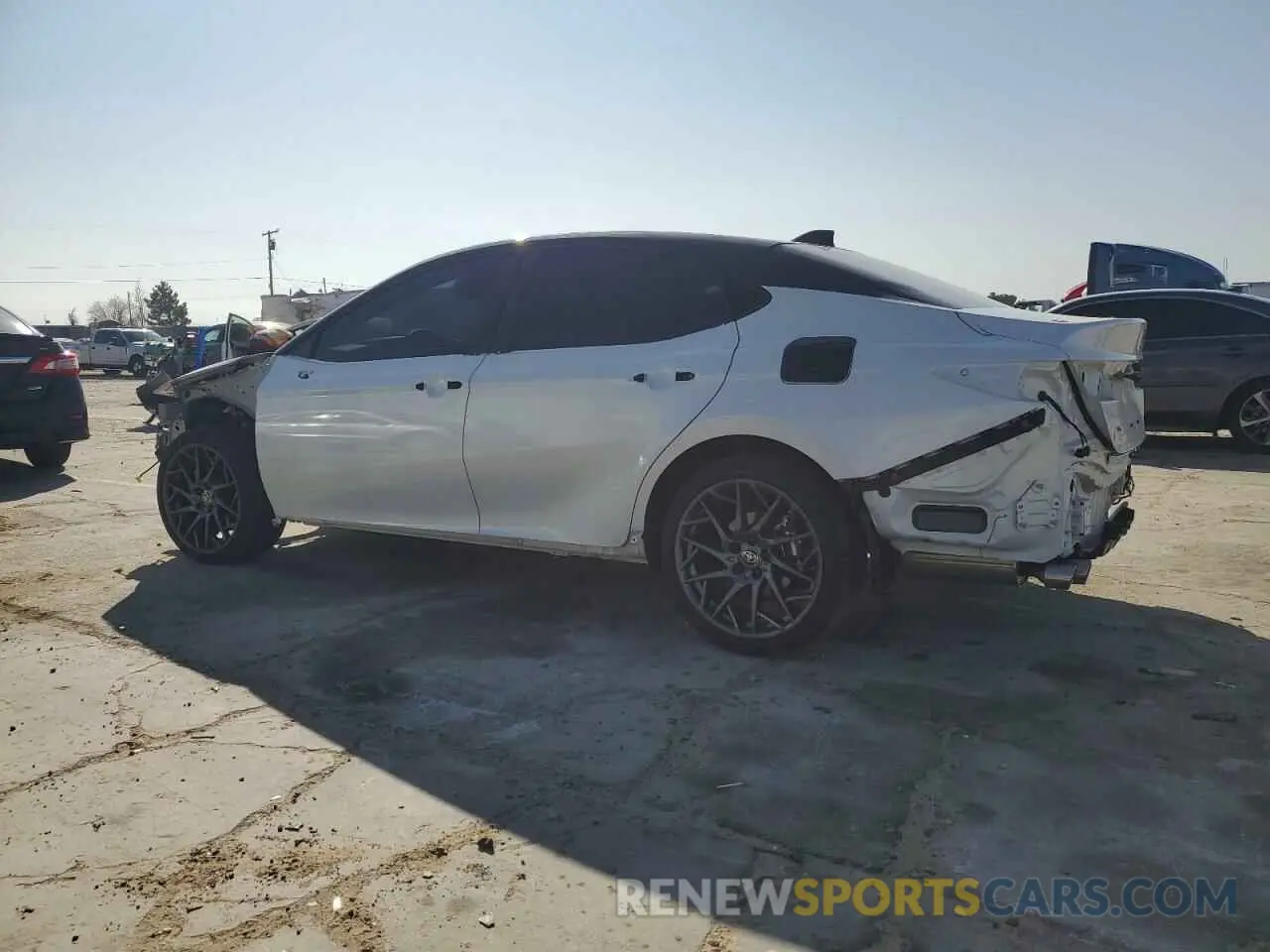 2 fotografías del automóvil dañado 4T1DBADK6SU009208 TOYOTA CAMRY 2025