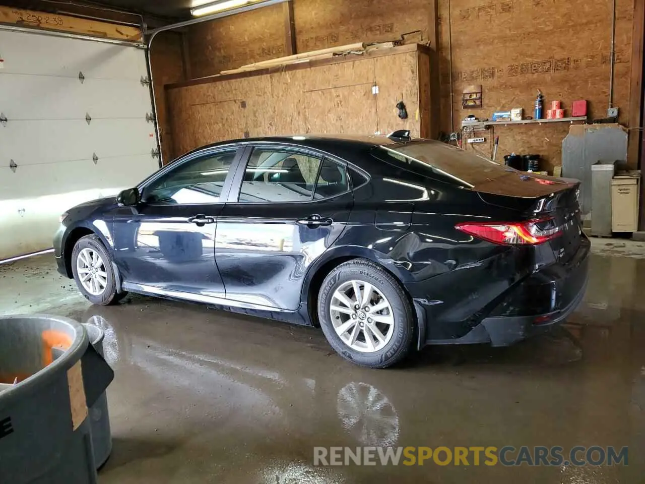 2 fotografías del automóvil dañado 4T1DBADK6SU517842 TOYOTA CAMRY 2025