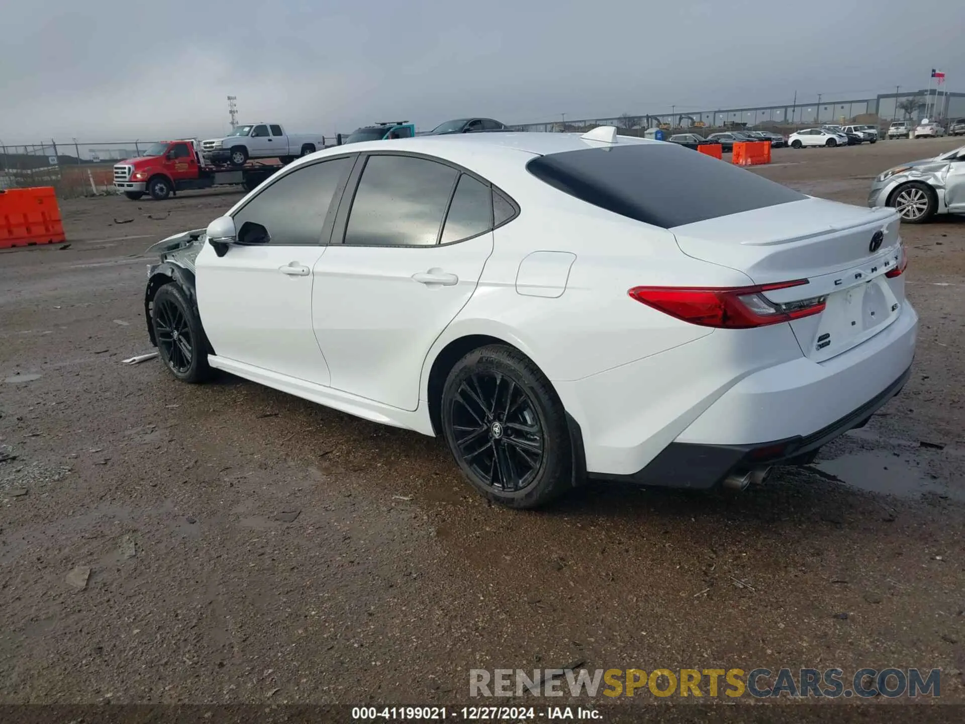 3 fotografías del automóvil dañado 4T1DBADK7SU010576 TOYOTA CAMRY 2025