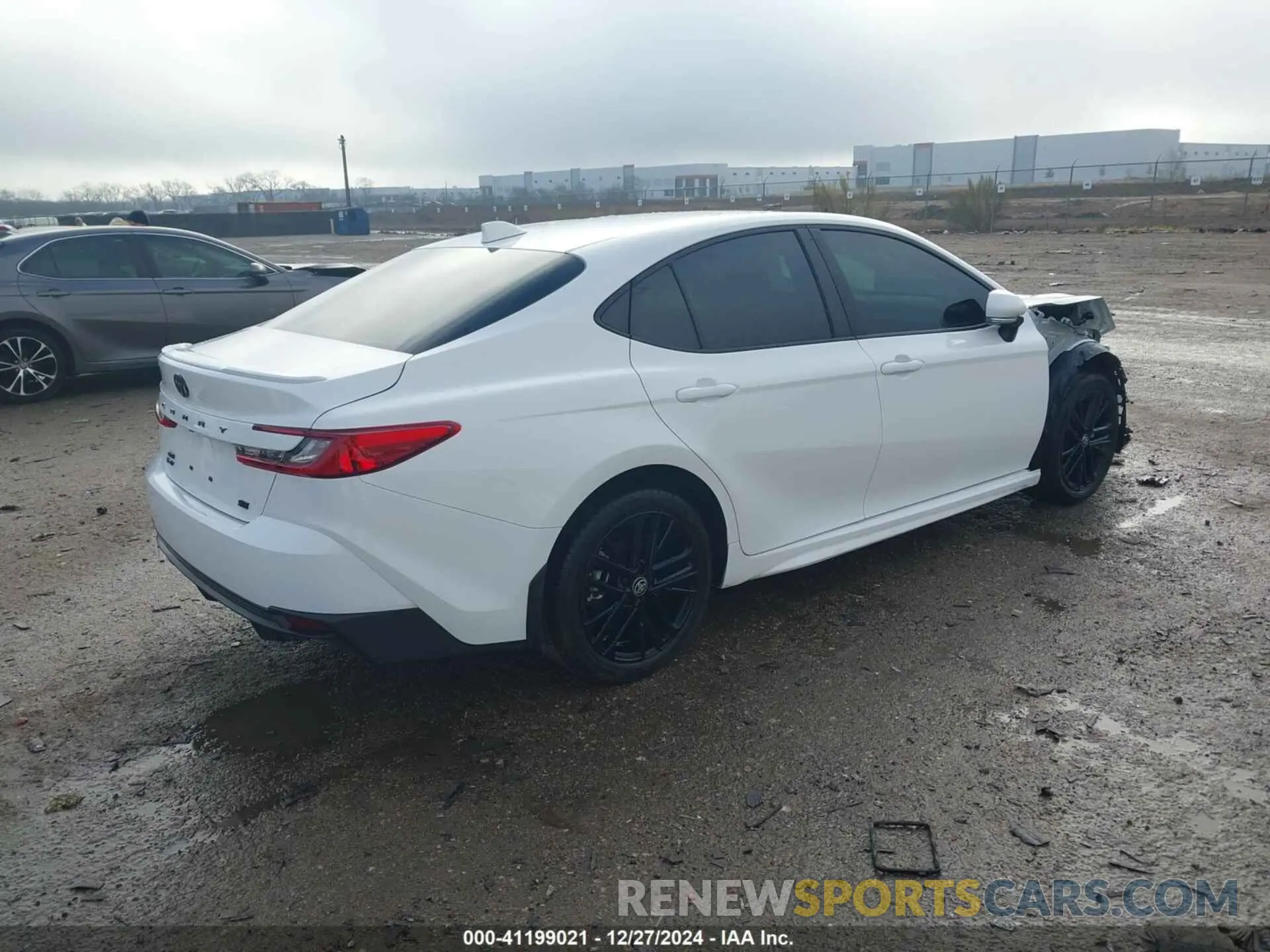 4 fotografías del automóvil dañado 4T1DBADK7SU010576 TOYOTA CAMRY 2025