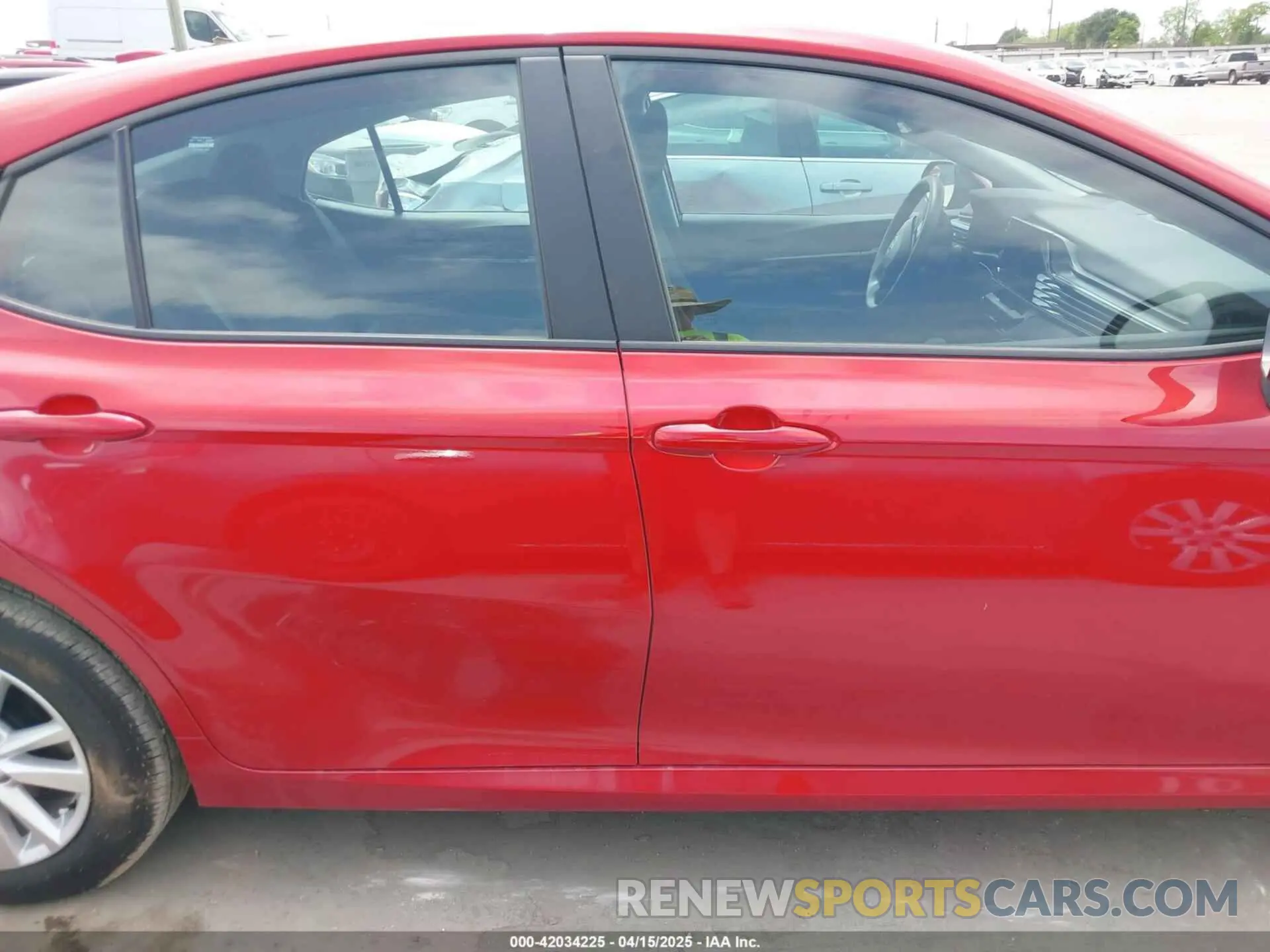 13 fotografías del automóvil dañado 4T1DBADK7SU012621 TOYOTA CAMRY 2025