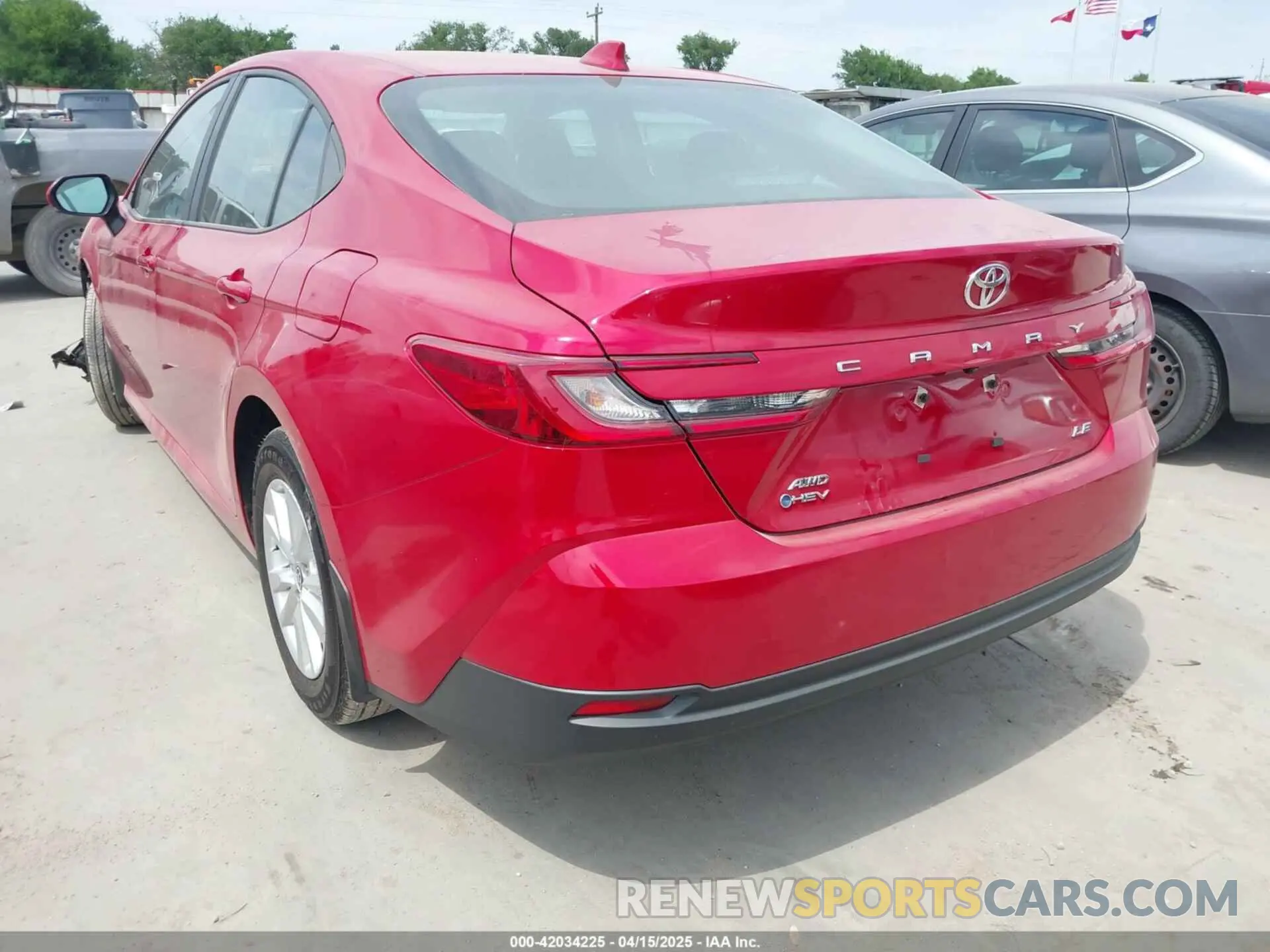 3 fotografías del automóvil dañado 4T1DBADK7SU012621 TOYOTA CAMRY 2025