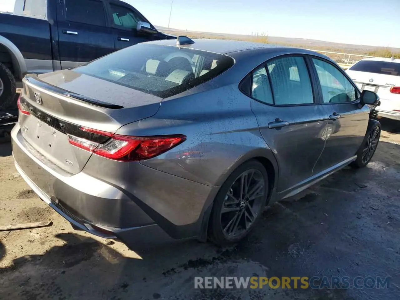 3 fotografías del automóvil dañado 4T1DBADK7SU501651 TOYOTA CAMRY 2025