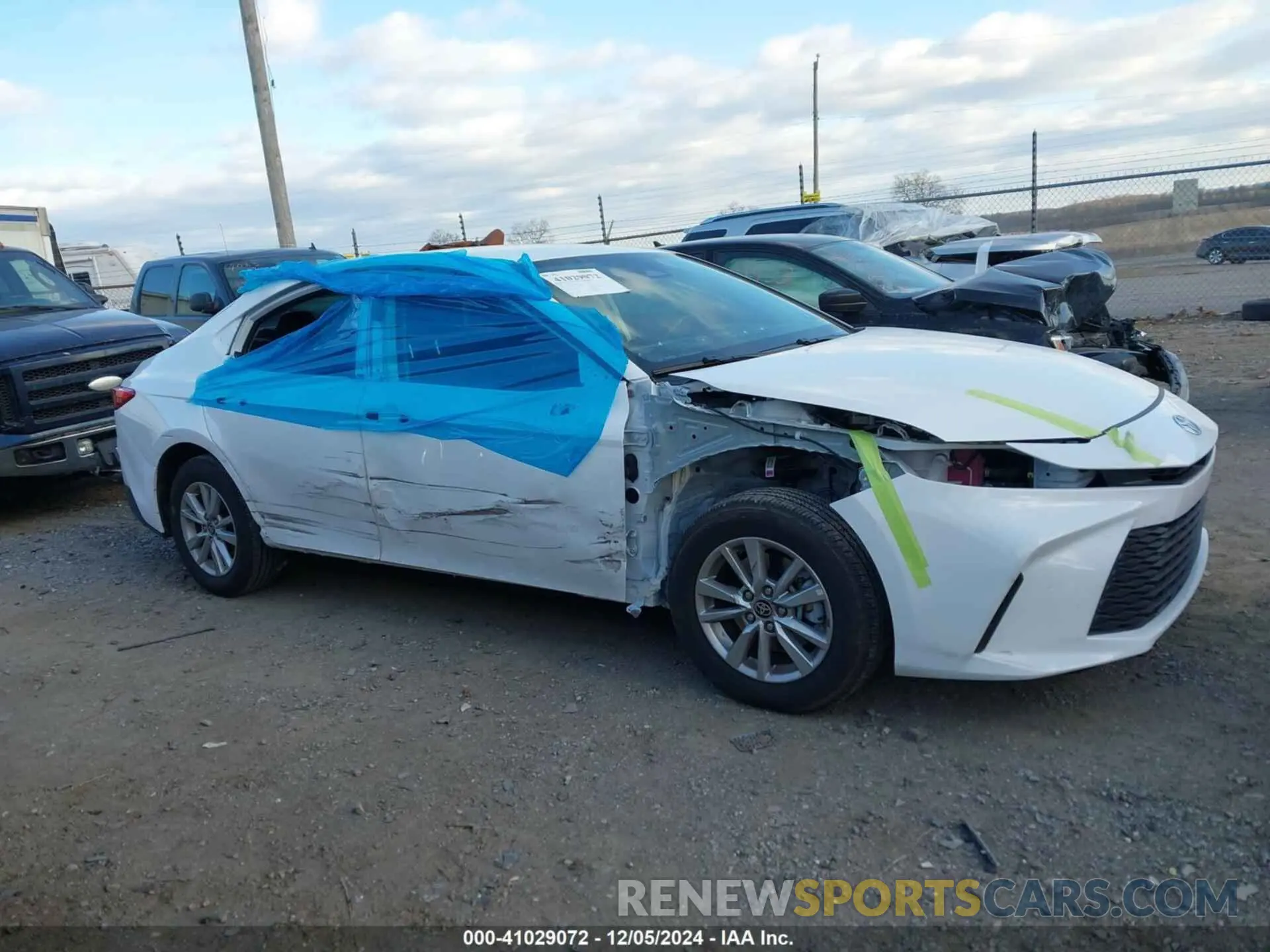 13 fotografías del automóvil dañado 4T1DBADK7SU502508 TOYOTA CAMRY 2025