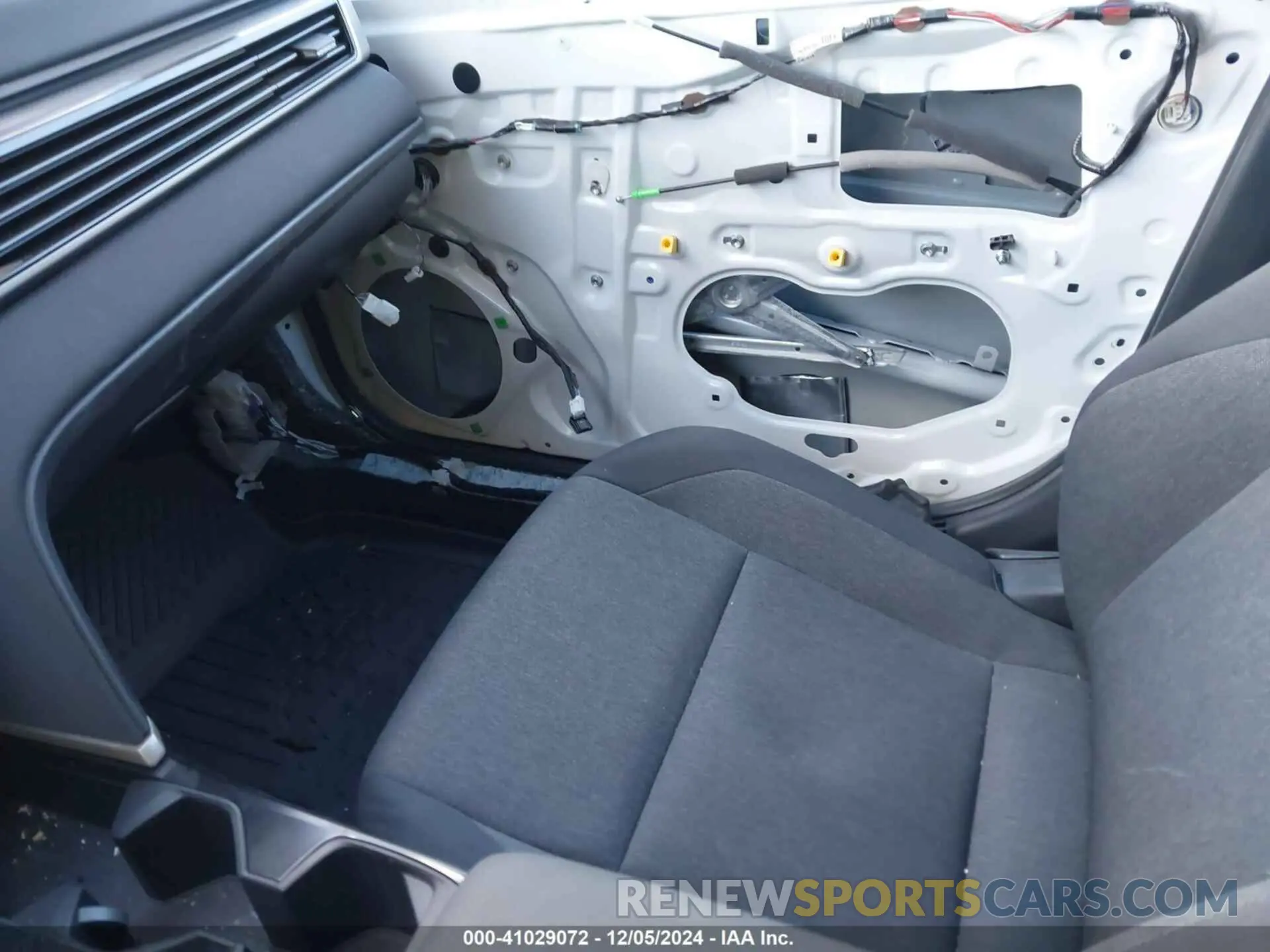 5 fotografías del automóvil dañado 4T1DBADK7SU502508 TOYOTA CAMRY 2025