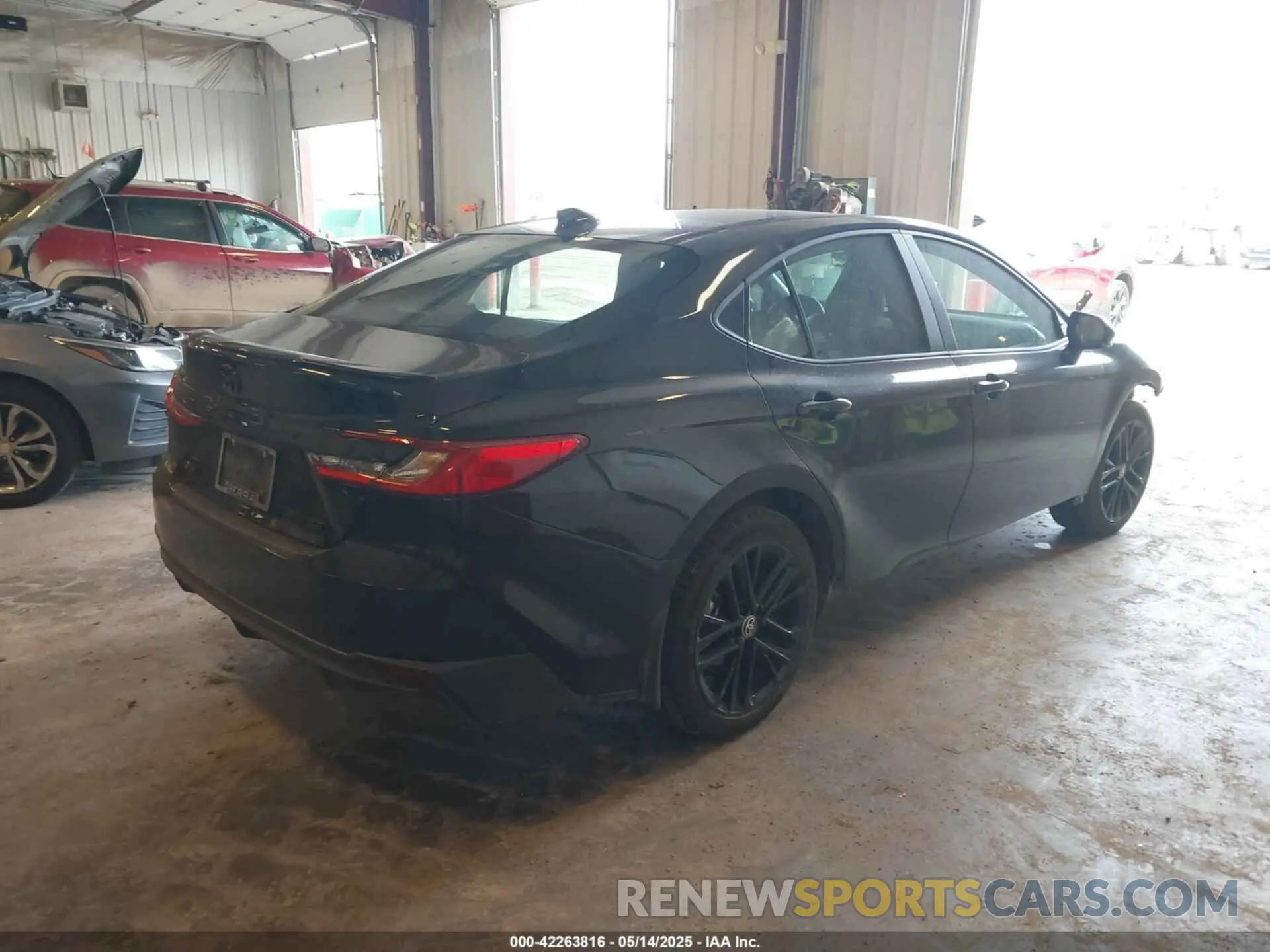 4 fotografías del automóvil dañado 4T1DBADK7SU510284 TOYOTA CAMRY 2025