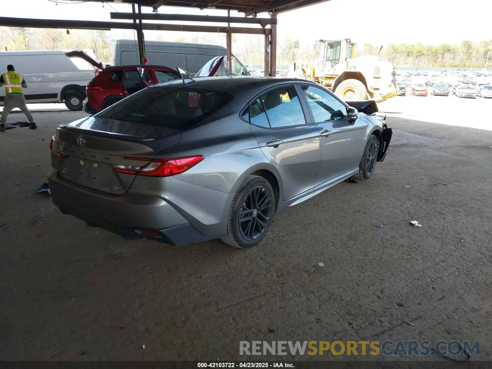 4 fotografías del automóvil dañado 4T1DBADK7SU512195 TOYOTA CAMRY 2025