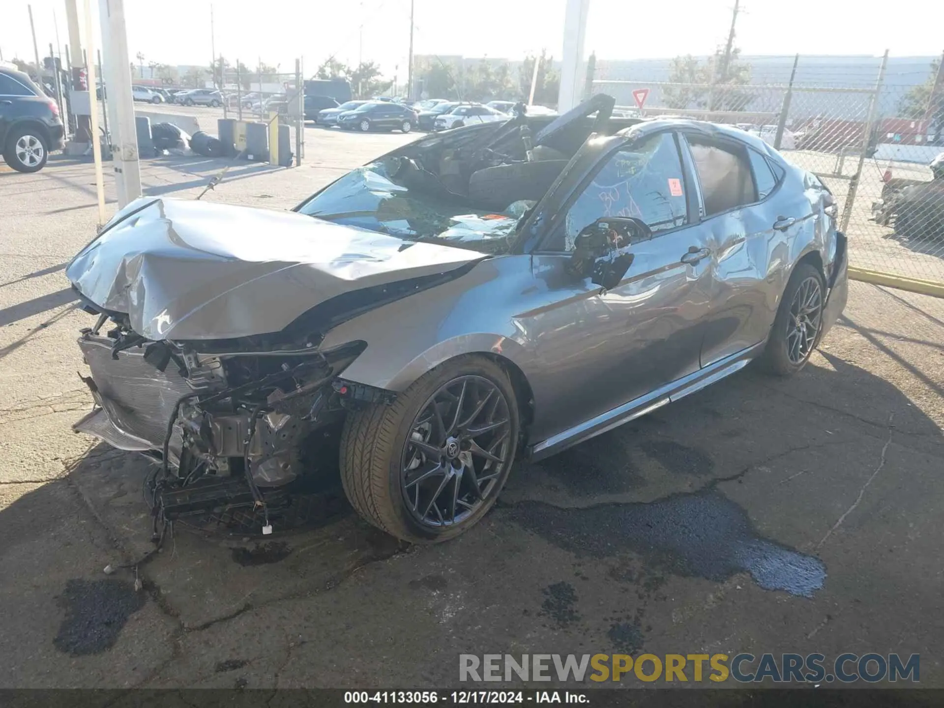 2 fotografías del automóvil dañado 4T1DBADK7SU514738 TOYOTA CAMRY 2025