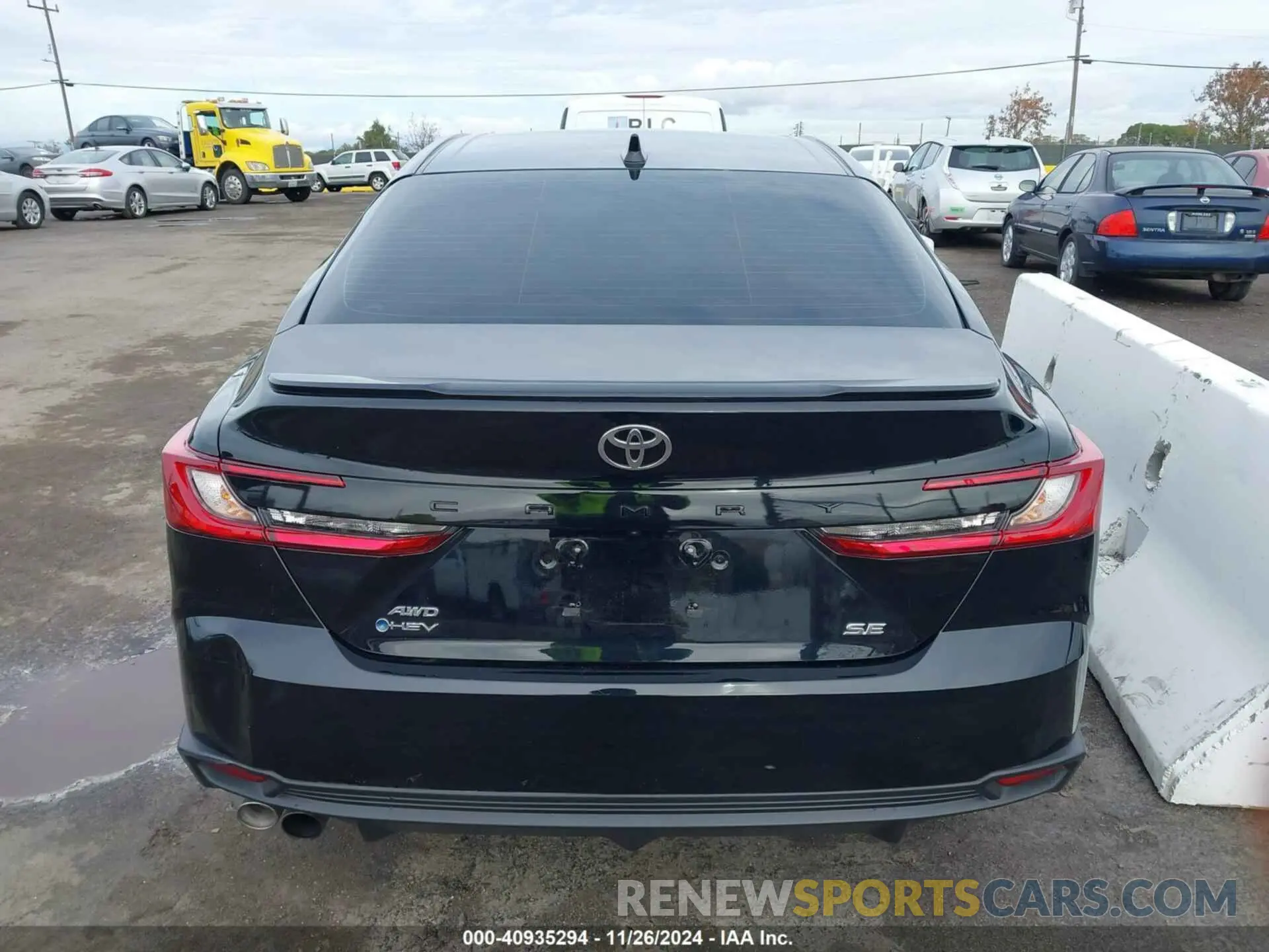 15 fotografías del automóvil dañado 4T1DBADK8SU500640 TOYOTA CAMRY 2025