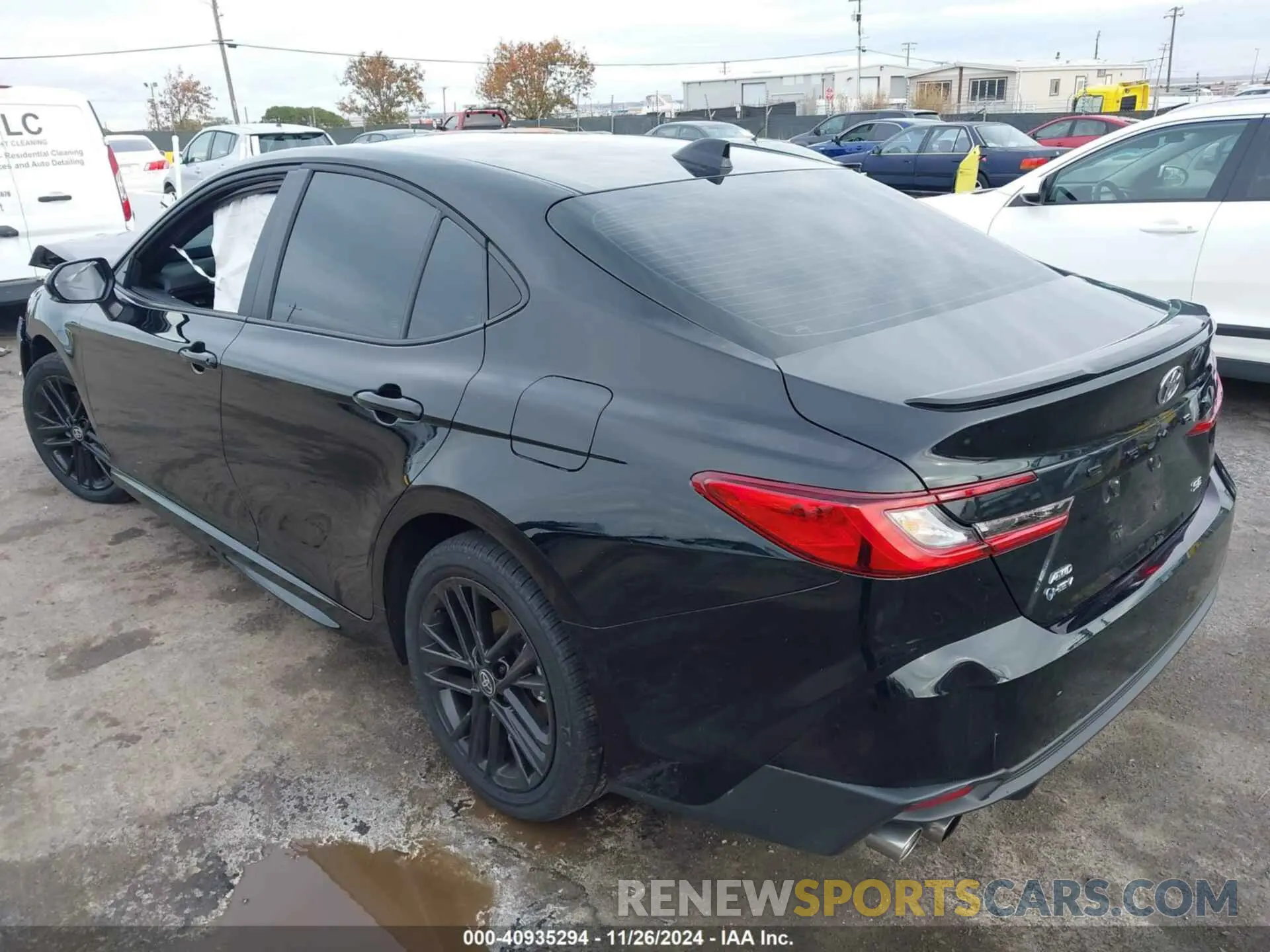 3 fotografías del automóvil dañado 4T1DBADK8SU500640 TOYOTA CAMRY 2025