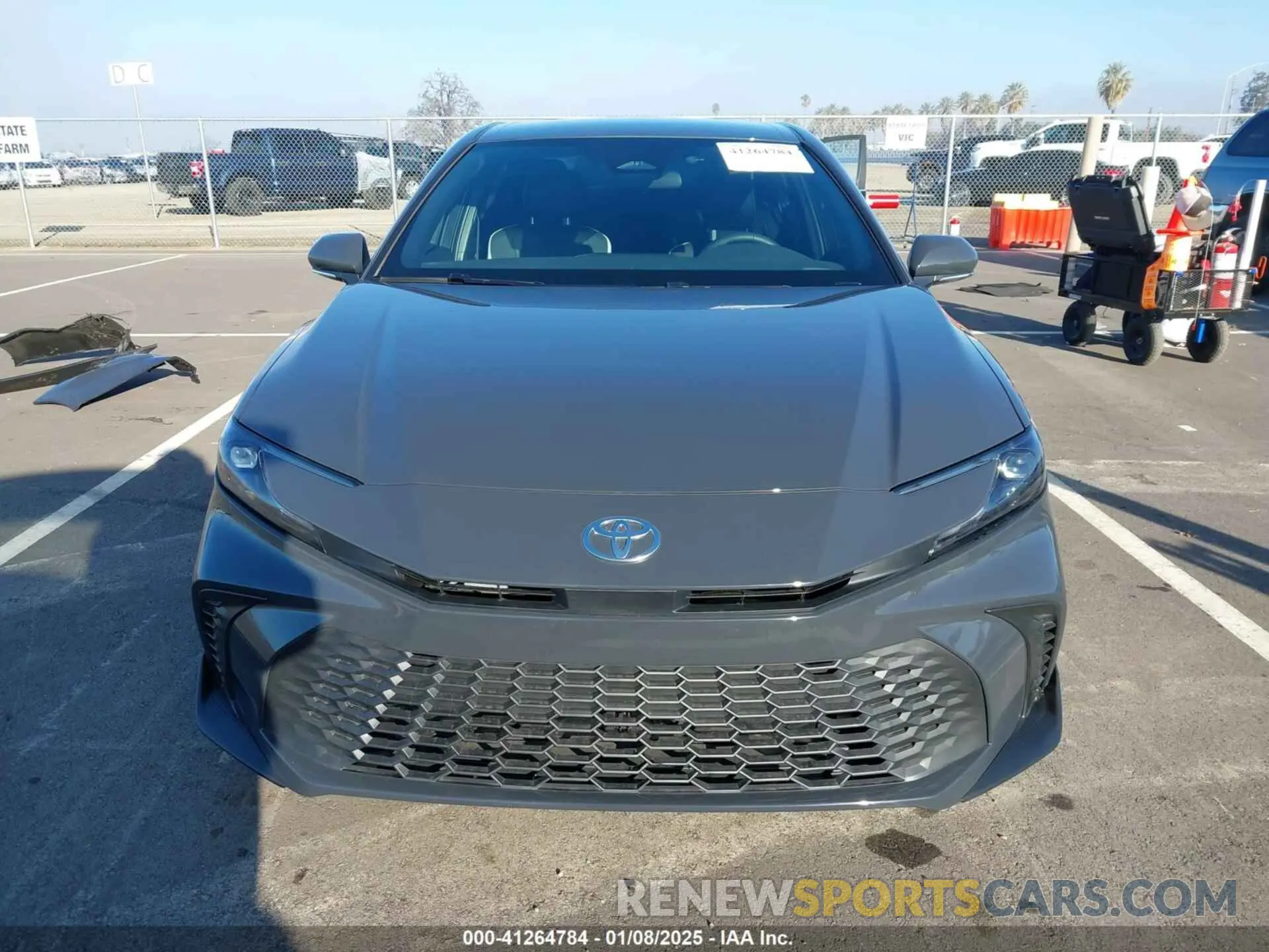 13 fotografías del automóvil dañado 4T1DBADK8SU500685 TOYOTA CAMRY 2025