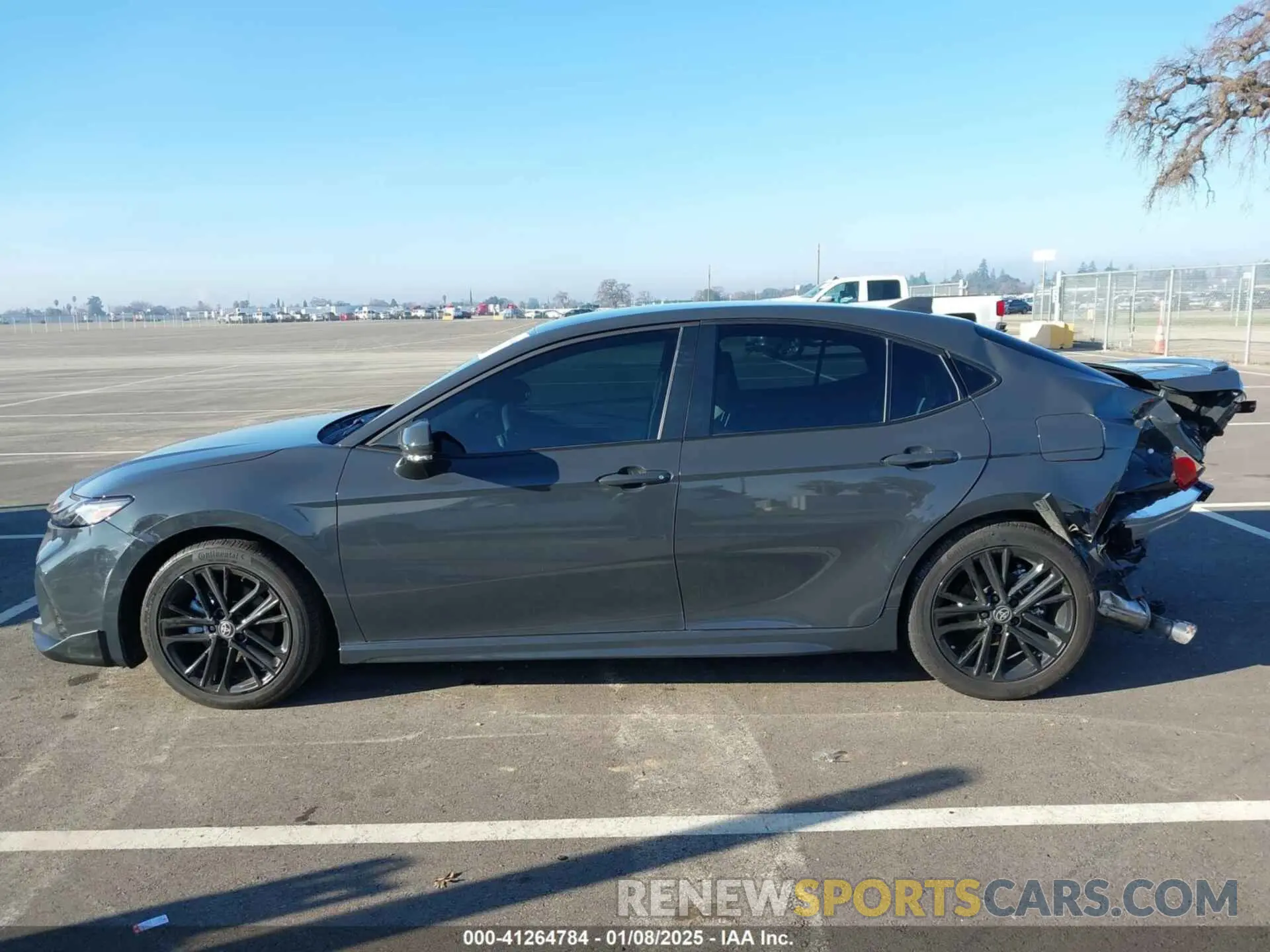 15 fotografías del automóvil dañado 4T1DBADK8SU500685 TOYOTA CAMRY 2025