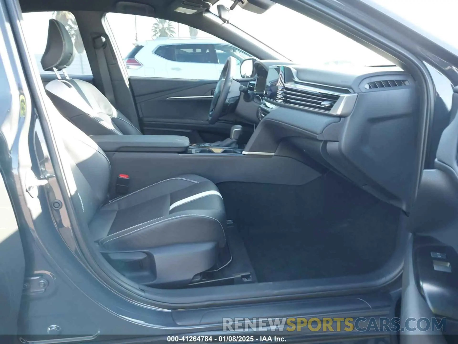 5 fotografías del automóvil dañado 4T1DBADK8SU500685 TOYOTA CAMRY 2025