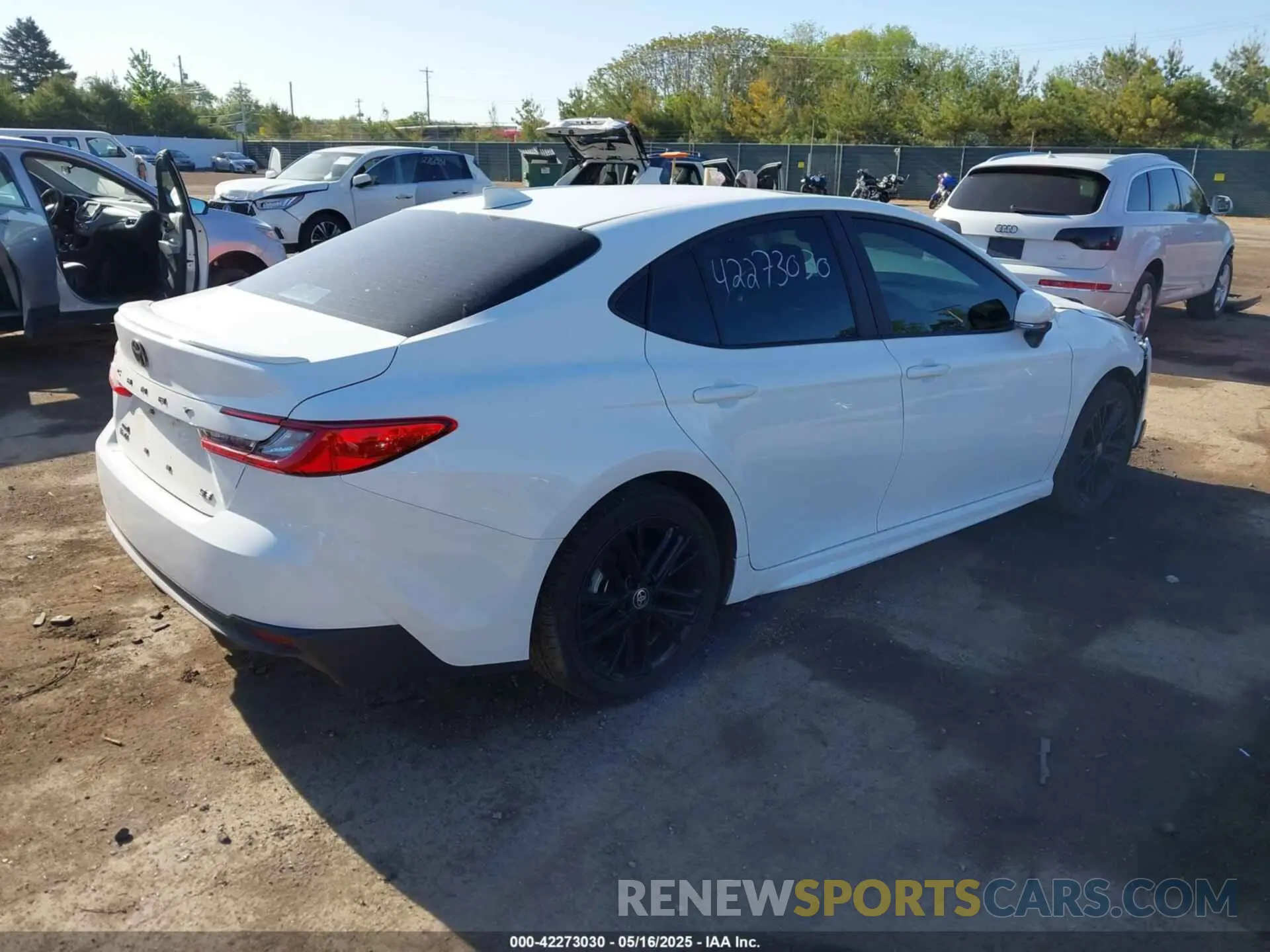 4 fotografías del automóvil dañado 4T1DBADK8SU519611 TOYOTA CAMRY 2025