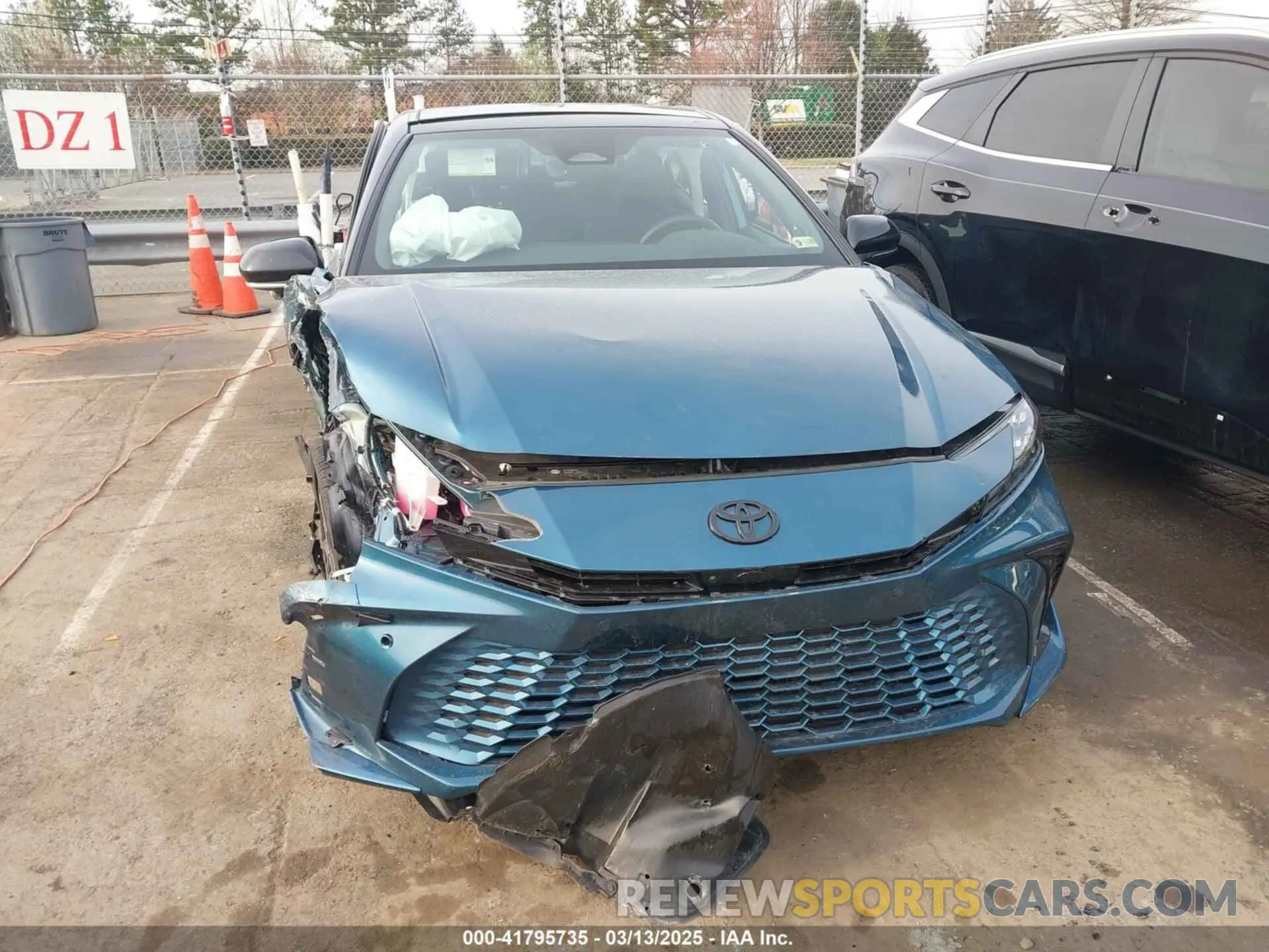 12 fotografías del automóvil dañado 4T1DBADK9SU005931 TOYOTA CAMRY 2025