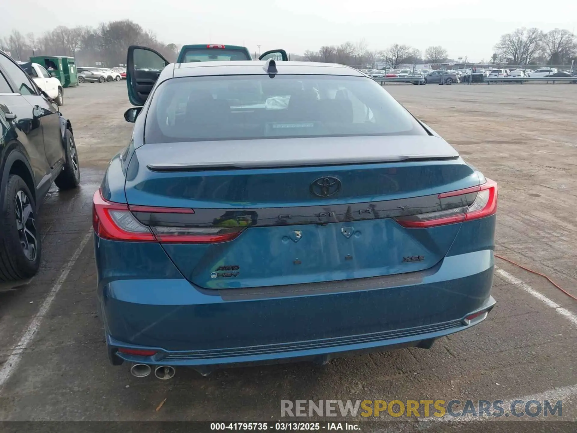 16 fotografías del automóvil dañado 4T1DBADK9SU005931 TOYOTA CAMRY 2025