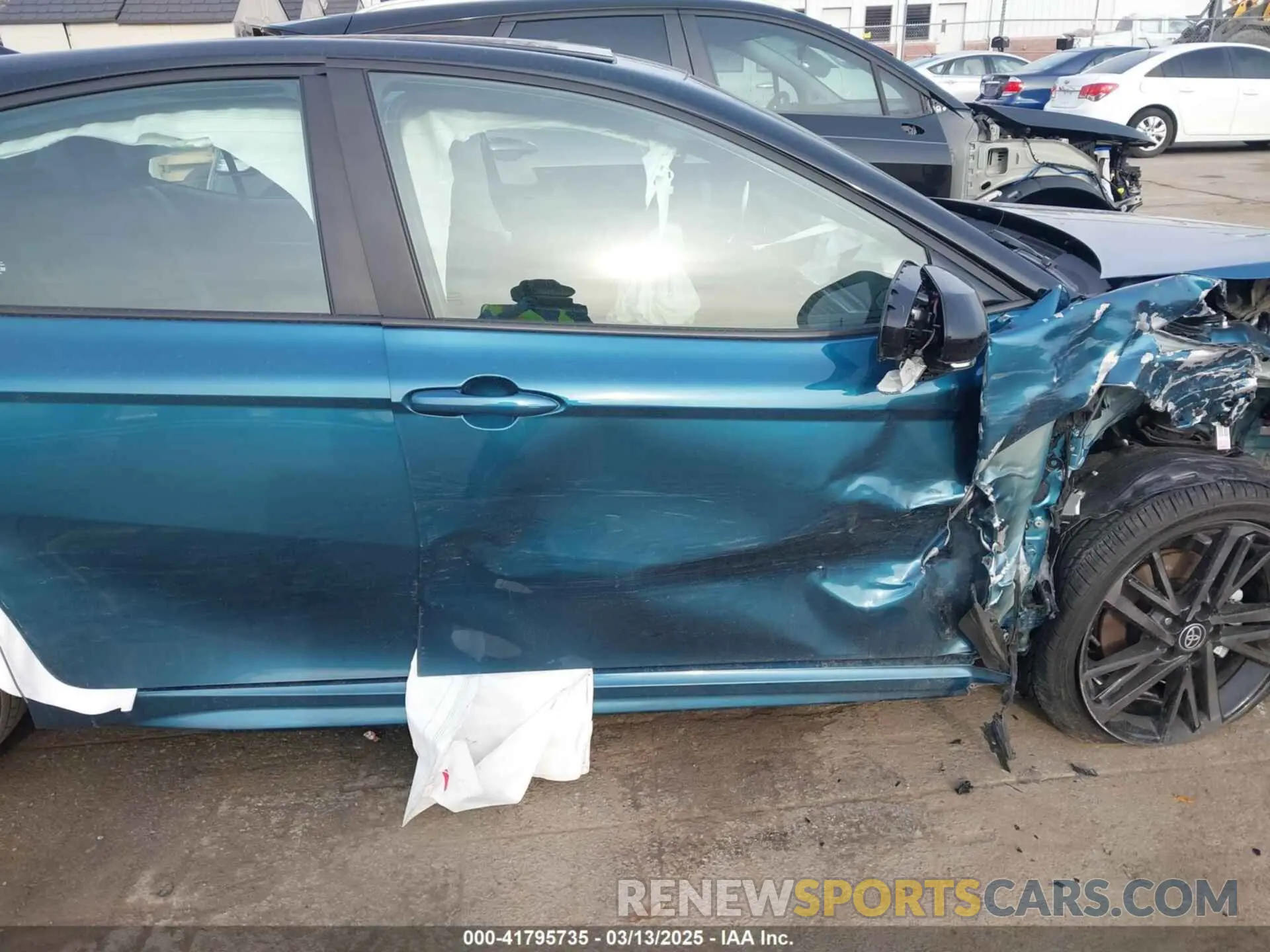 17 fotografías del automóvil dañado 4T1DBADK9SU005931 TOYOTA CAMRY 2025
