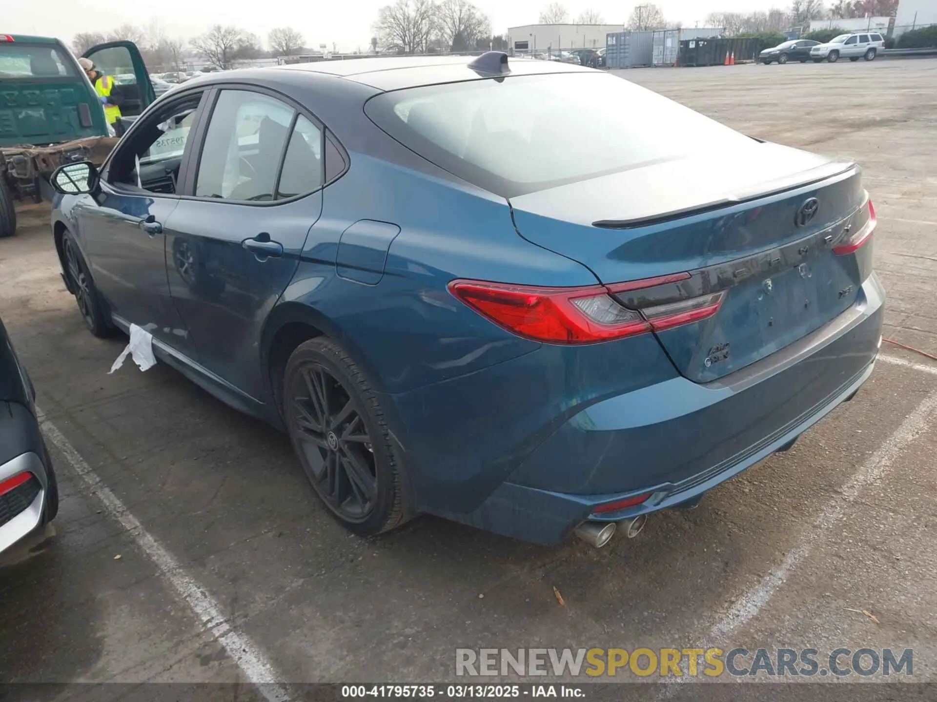 3 fotografías del automóvil dañado 4T1DBADK9SU005931 TOYOTA CAMRY 2025
