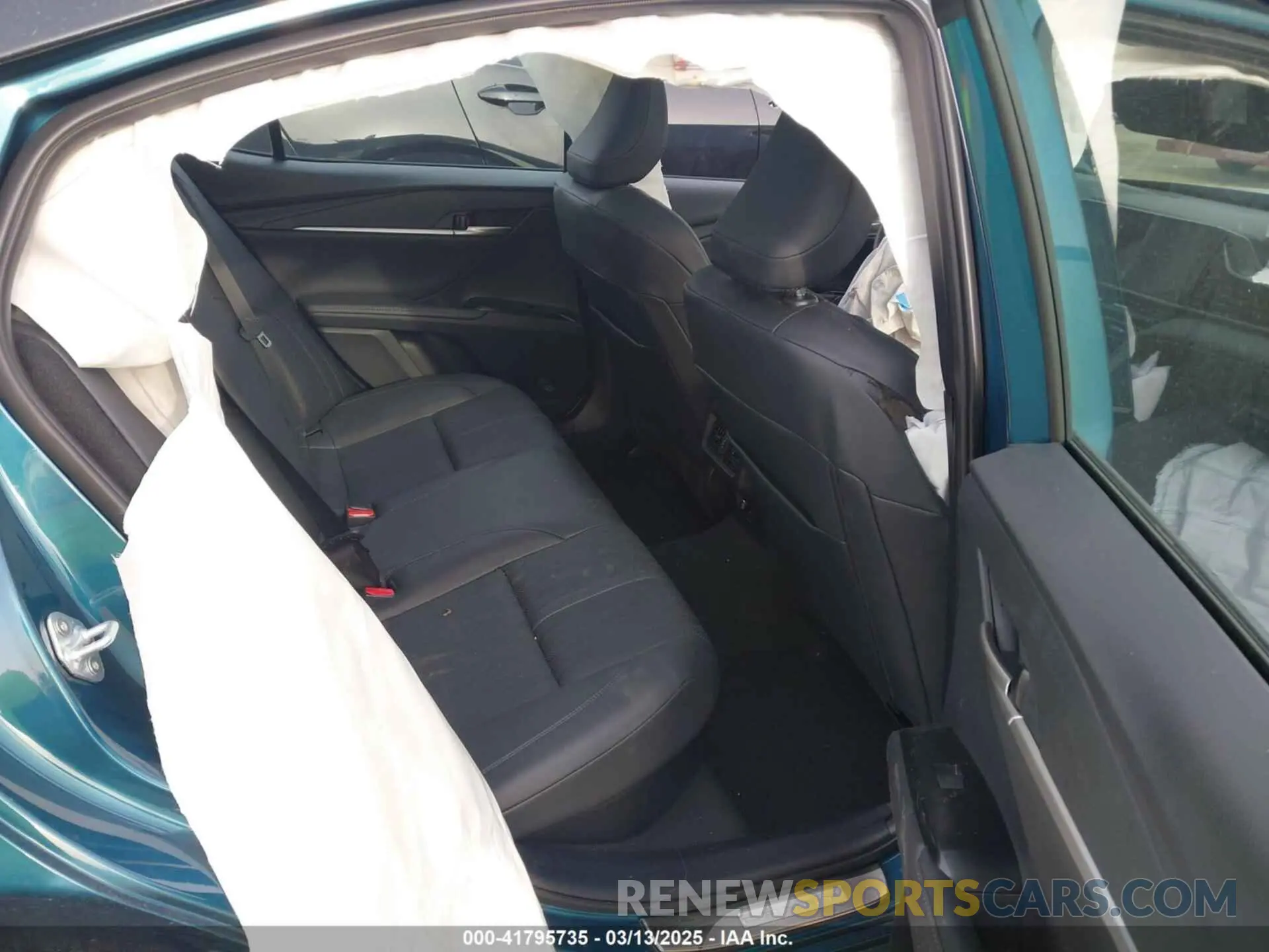 8 fotografías del automóvil dañado 4T1DBADK9SU005931 TOYOTA CAMRY 2025