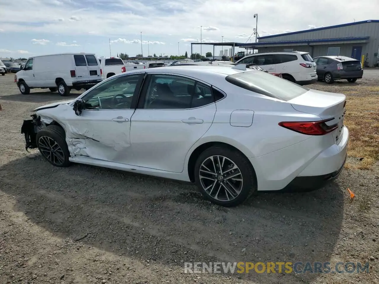 2 fotografías del automóvil dañado 4T1DBADK9SU503871 TOYOTA CAMRY 2025