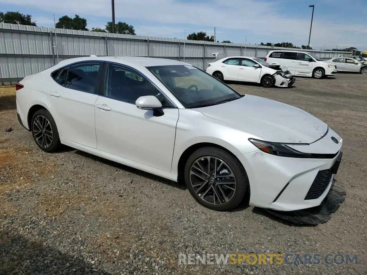 4 fotografías del automóvil dañado 4T1DBADK9SU503871 TOYOTA CAMRY 2025