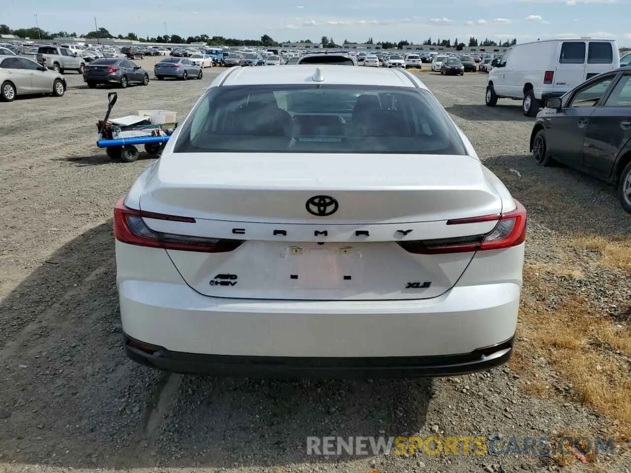 6 fotografías del automóvil dañado 4T1DBADK9SU503871 TOYOTA CAMRY 2025