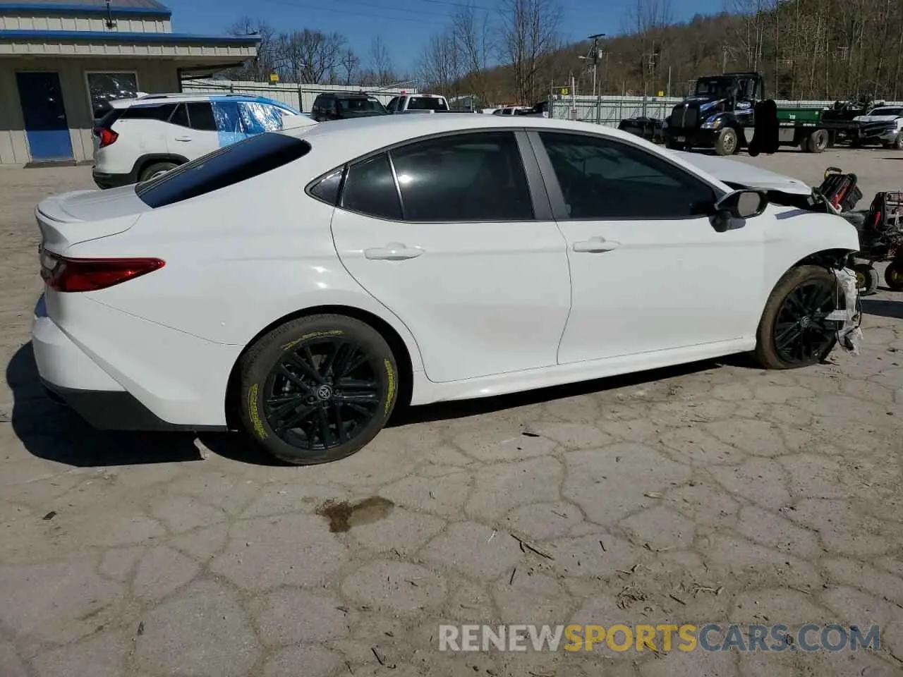 3 fotografías del automóvil dañado 4T1DBADK9SU512604 TOYOTA CAMRY 2025