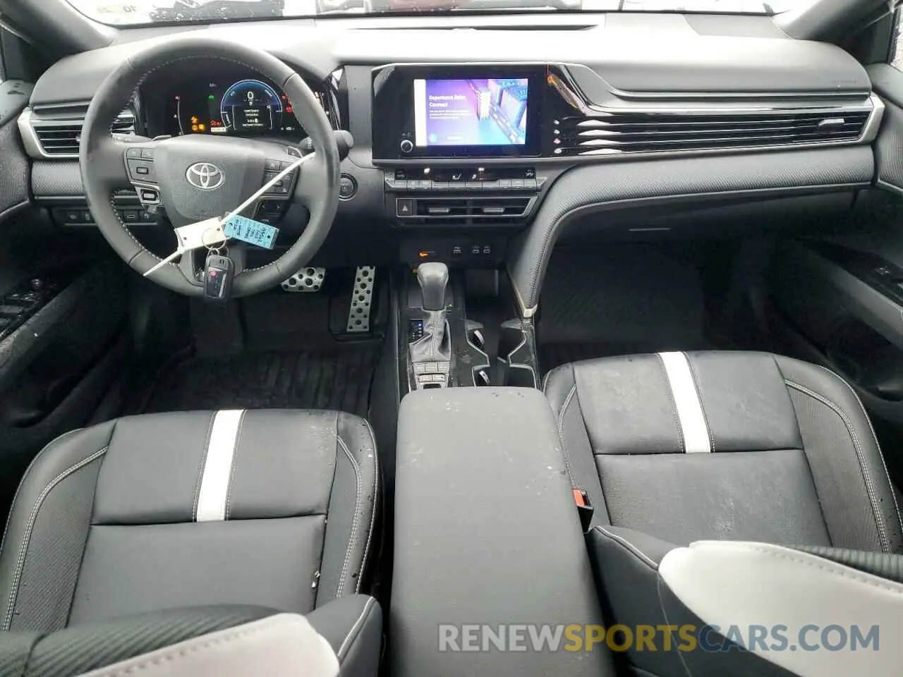 8 fotografías del automóvil dañado 4T1DBADK9SU513543 TOYOTA CAMRY 2025