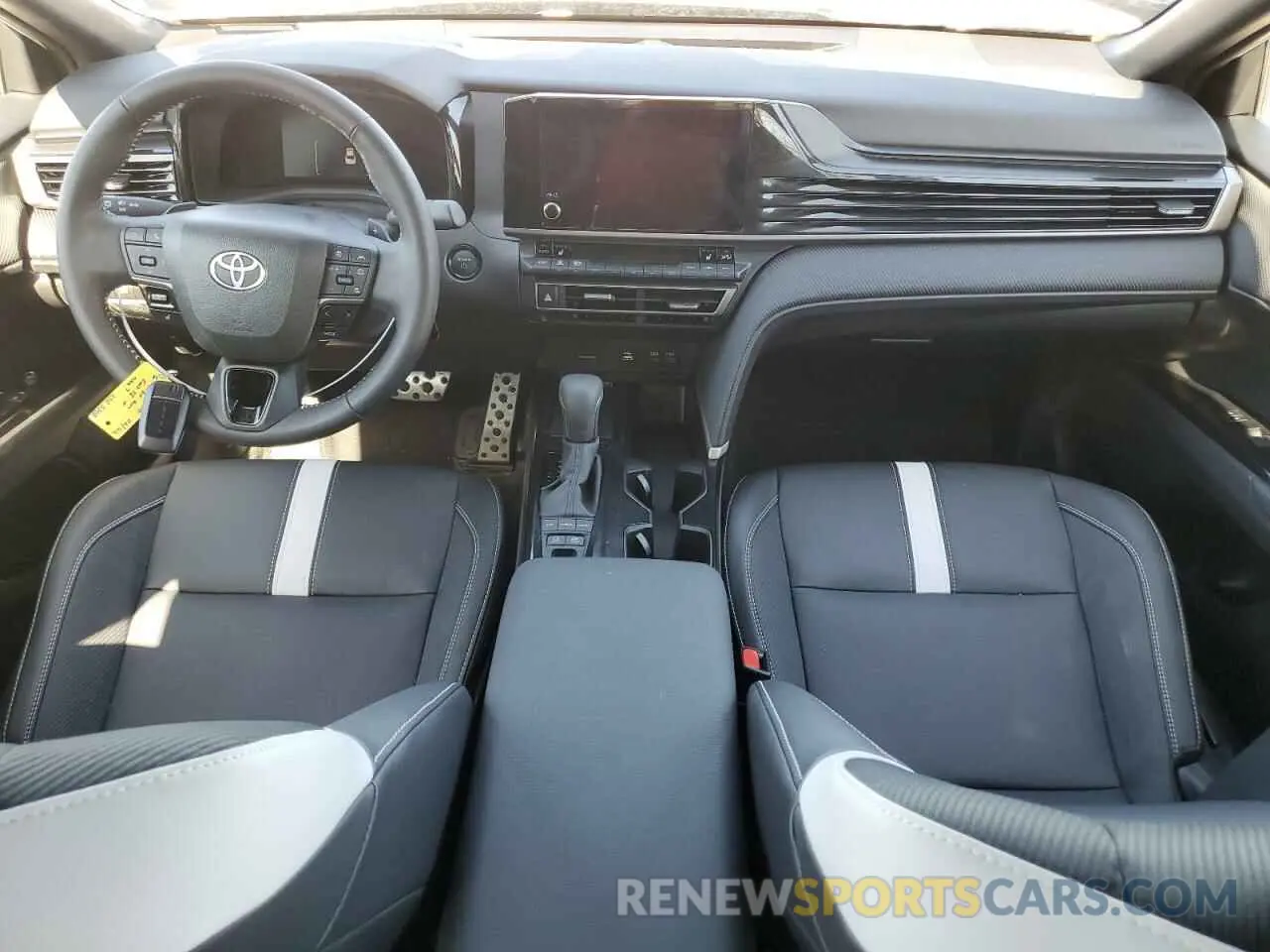 8 fotografías del automóvil dañado 4T1DBADK9SU515101 TOYOTA CAMRY 2025