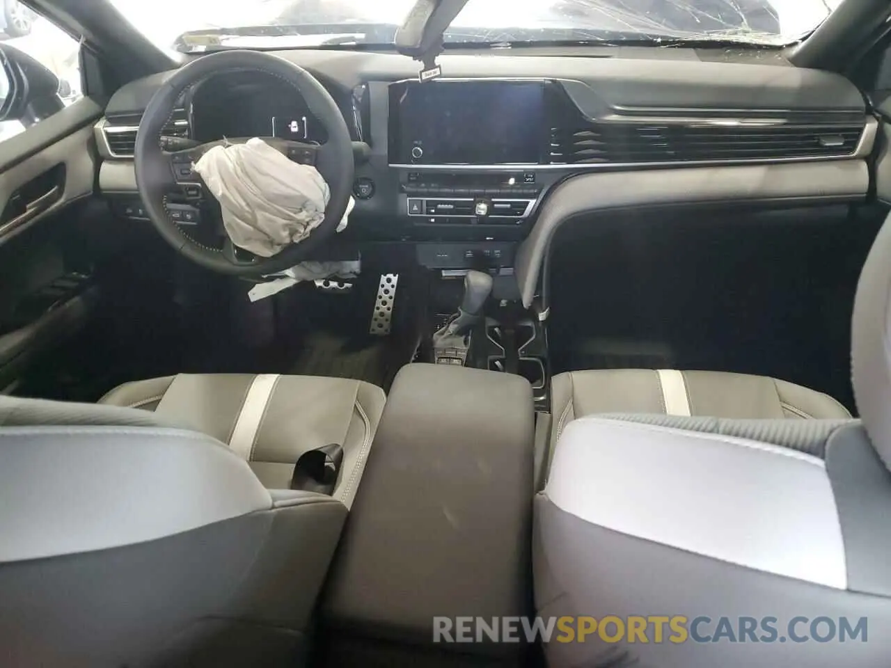 8 fotografías del automóvil dañado 4T1DBADKXSU000575 TOYOTA CAMRY 2025