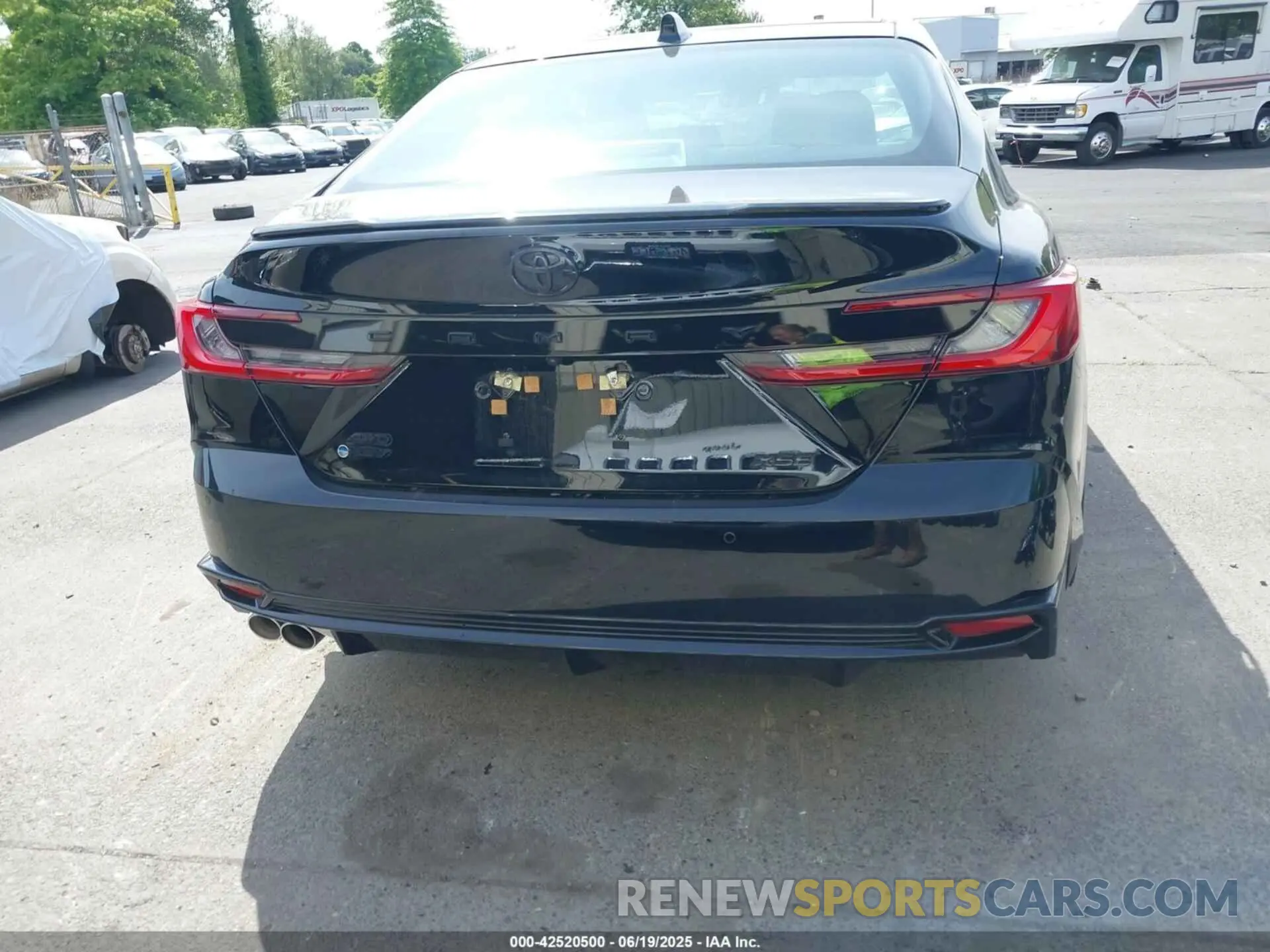 16 fotografías del automóvil dañado 4T1DBADKXSU501997 TOYOTA CAMRY 2025
