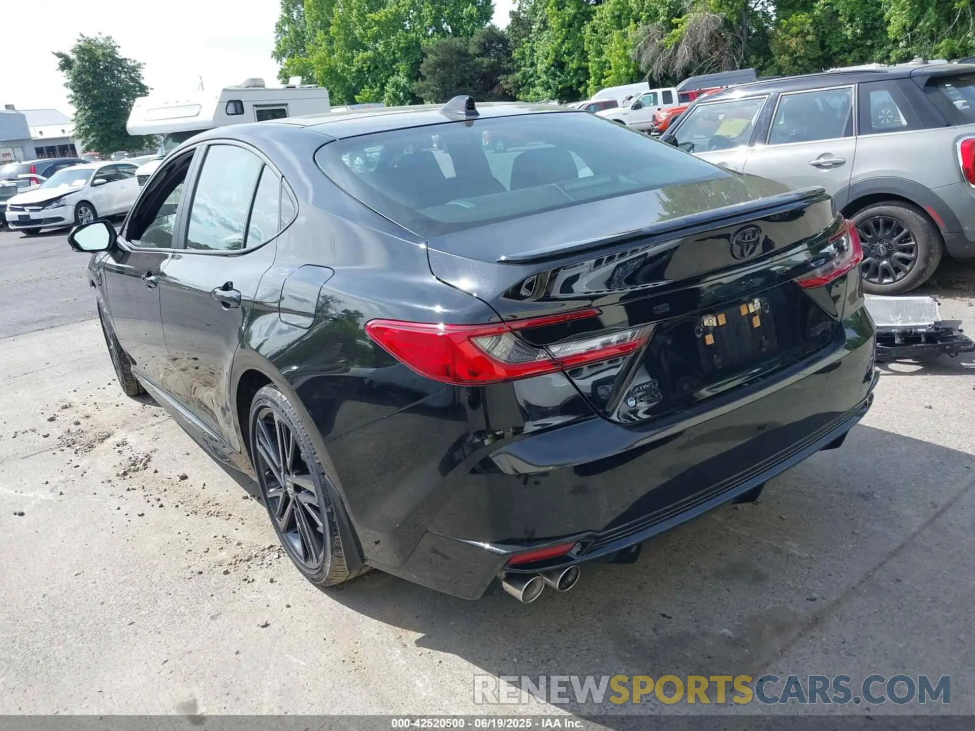3 fotografías del automóvil dañado 4T1DBADKXSU501997 TOYOTA CAMRY 2025