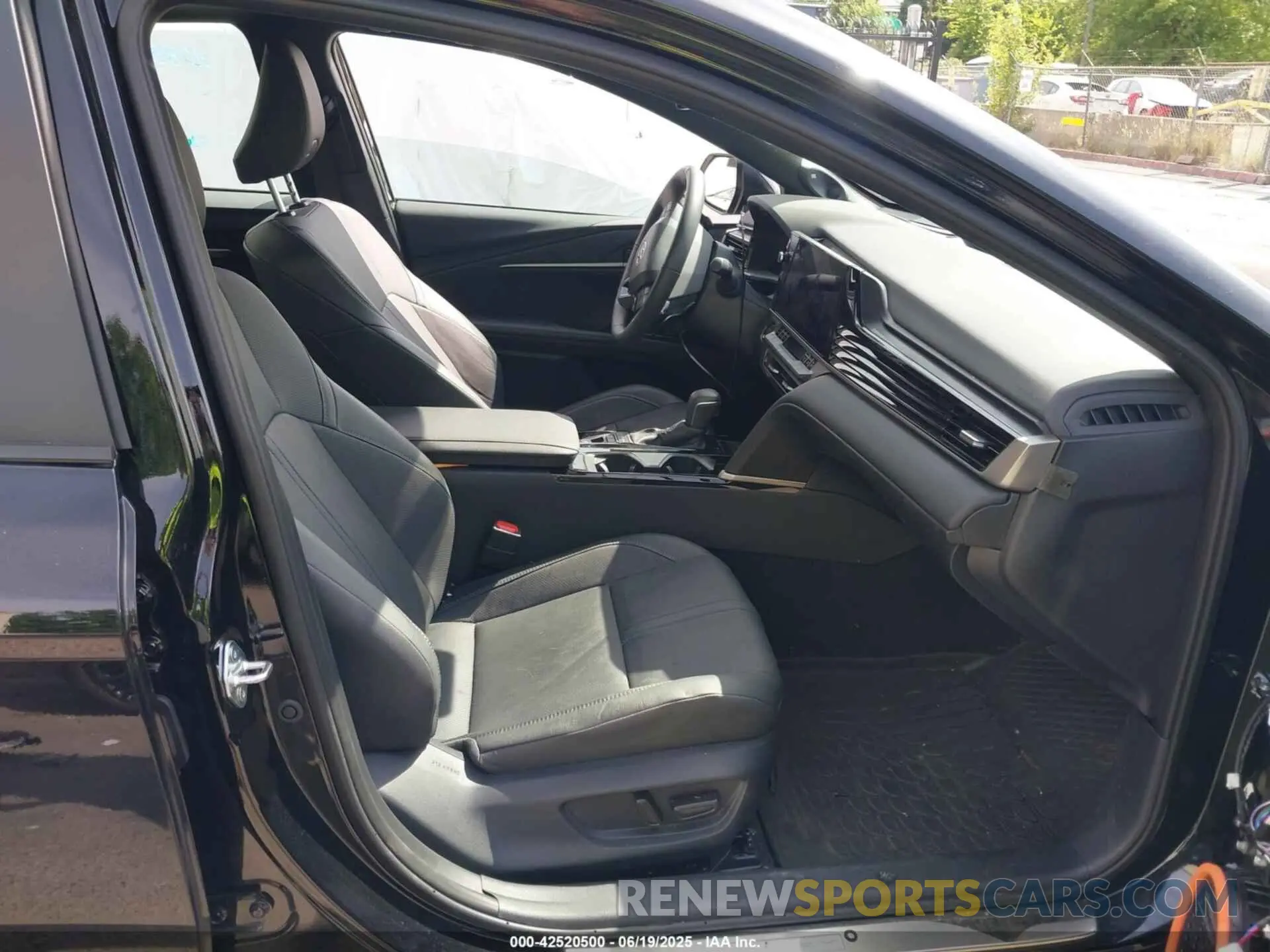 5 fotografías del automóvil dañado 4T1DBADKXSU501997 TOYOTA CAMRY 2025